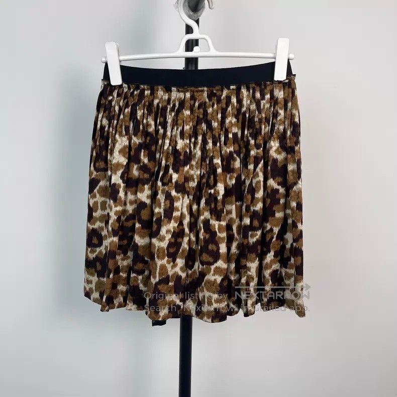 Louis Vuitton Louis Vuitton Leopard print polka-dot drawstring silk half Size 35" - 2 Thumbnail
