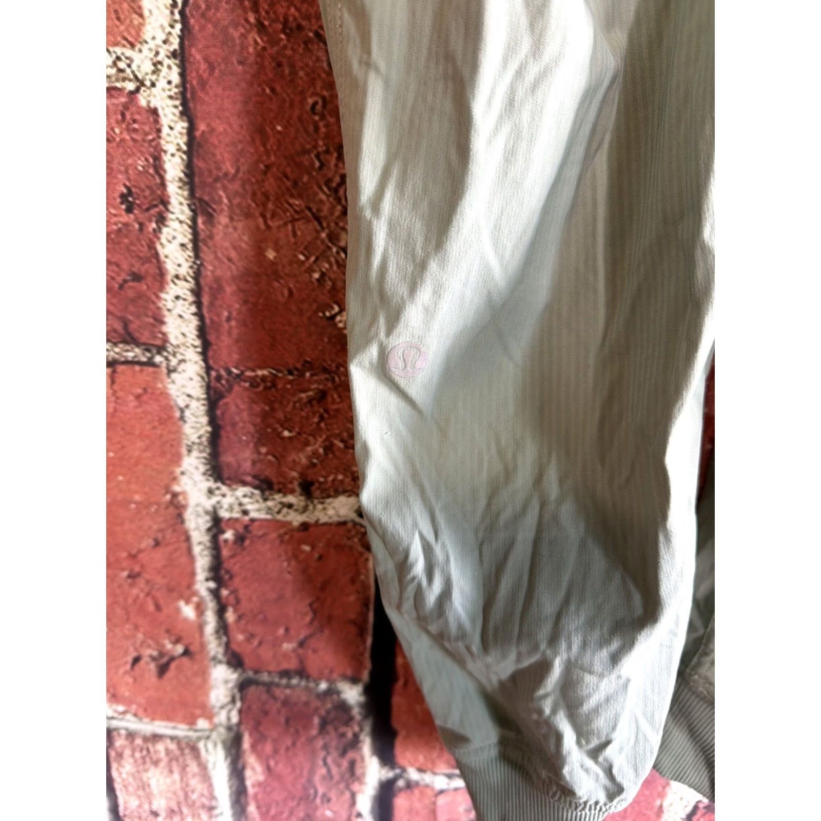 Lululemon Lululemon Dance Studio Jogger Pants Women’s Sz 2 Green Mid Rise Nylon Blended Fabric Pockets Activewear Knitted Size 26" / US 2 / IT 38 - 4 Thumbnail
