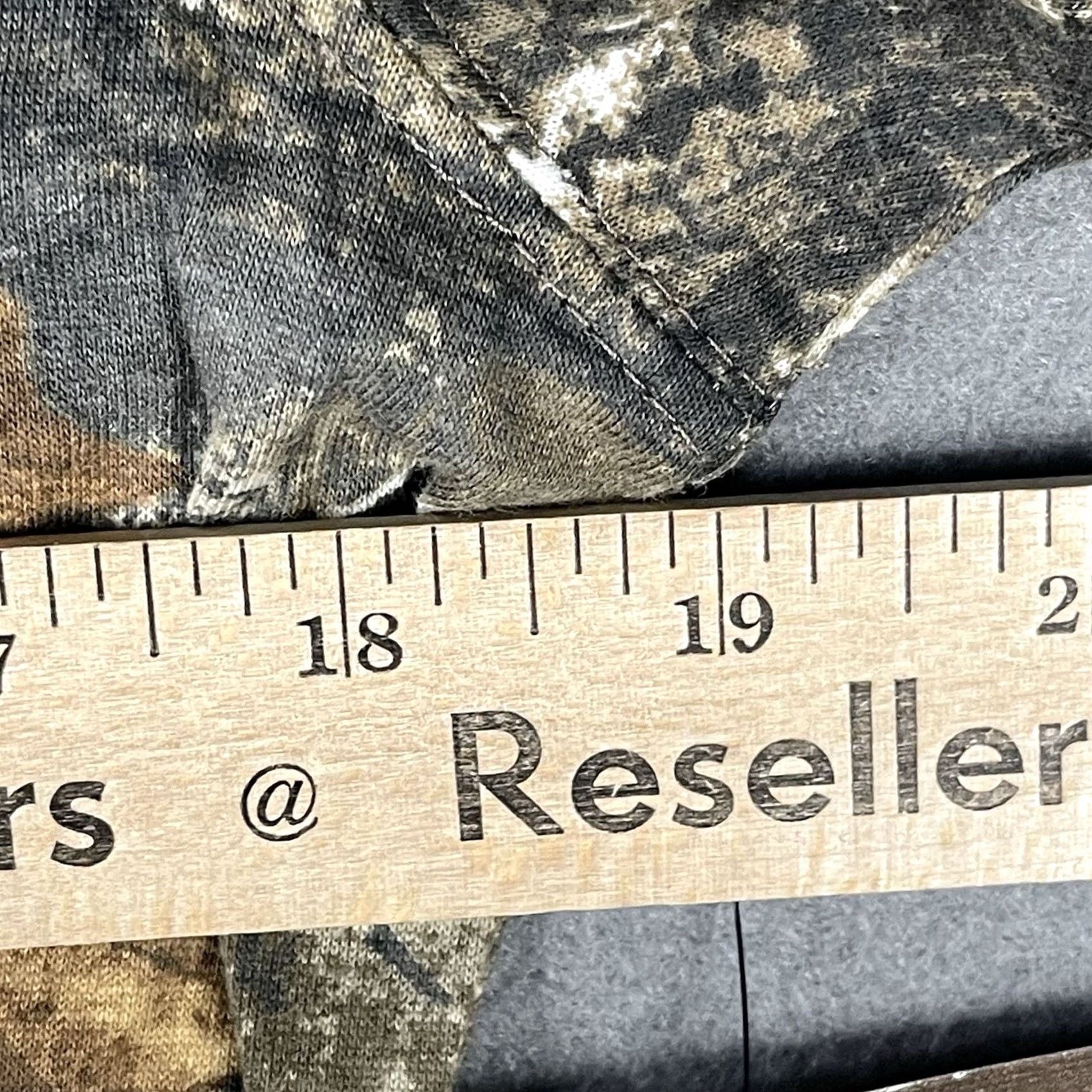 Realtree VINTAGE Lincoln Outfitters Realtree Camouflage V-Neck T-Shirt Womens Large Camouflage NWT Size L / US 10 / IT 46 - 7 Thumbnail