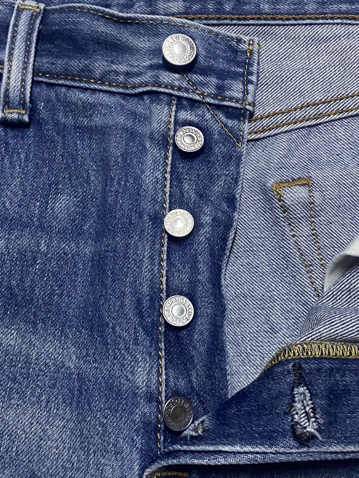 Levi's Vintage Levis 501 ButtonFly Distressed Jeans Size US 31 - 8 Thumbnail