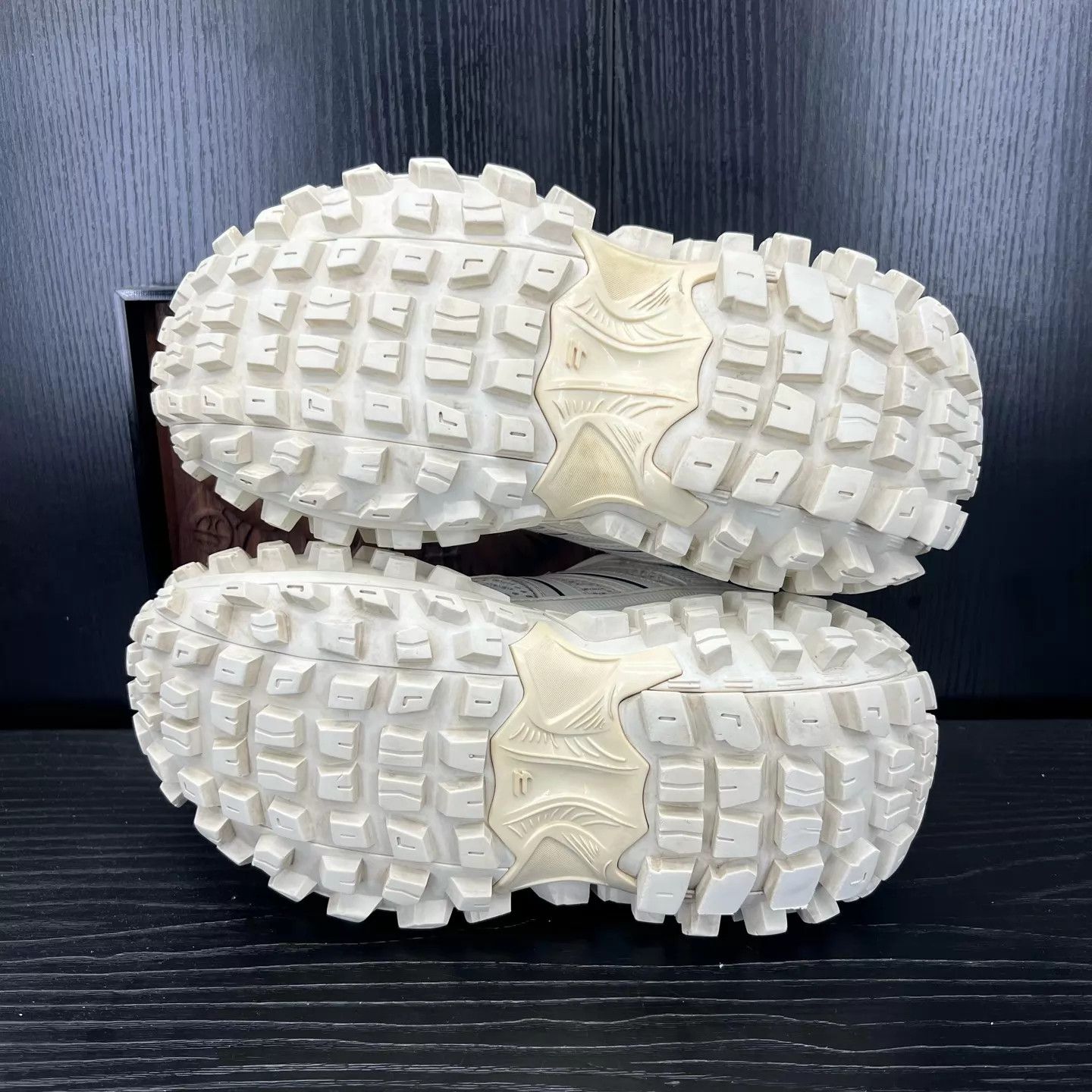 Balenciaga Balenciaga Tire Sneaker White/Black EU 39 Size US 8.5 / IT 38.5 - 6 Thumbnail