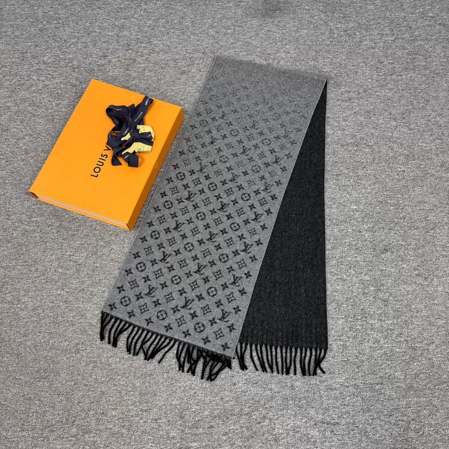 Louis Vuitton LV Gray Black Grad Monogram Fringe Cashmere Scarf Size ONE SIZE - 1 Thumbnail