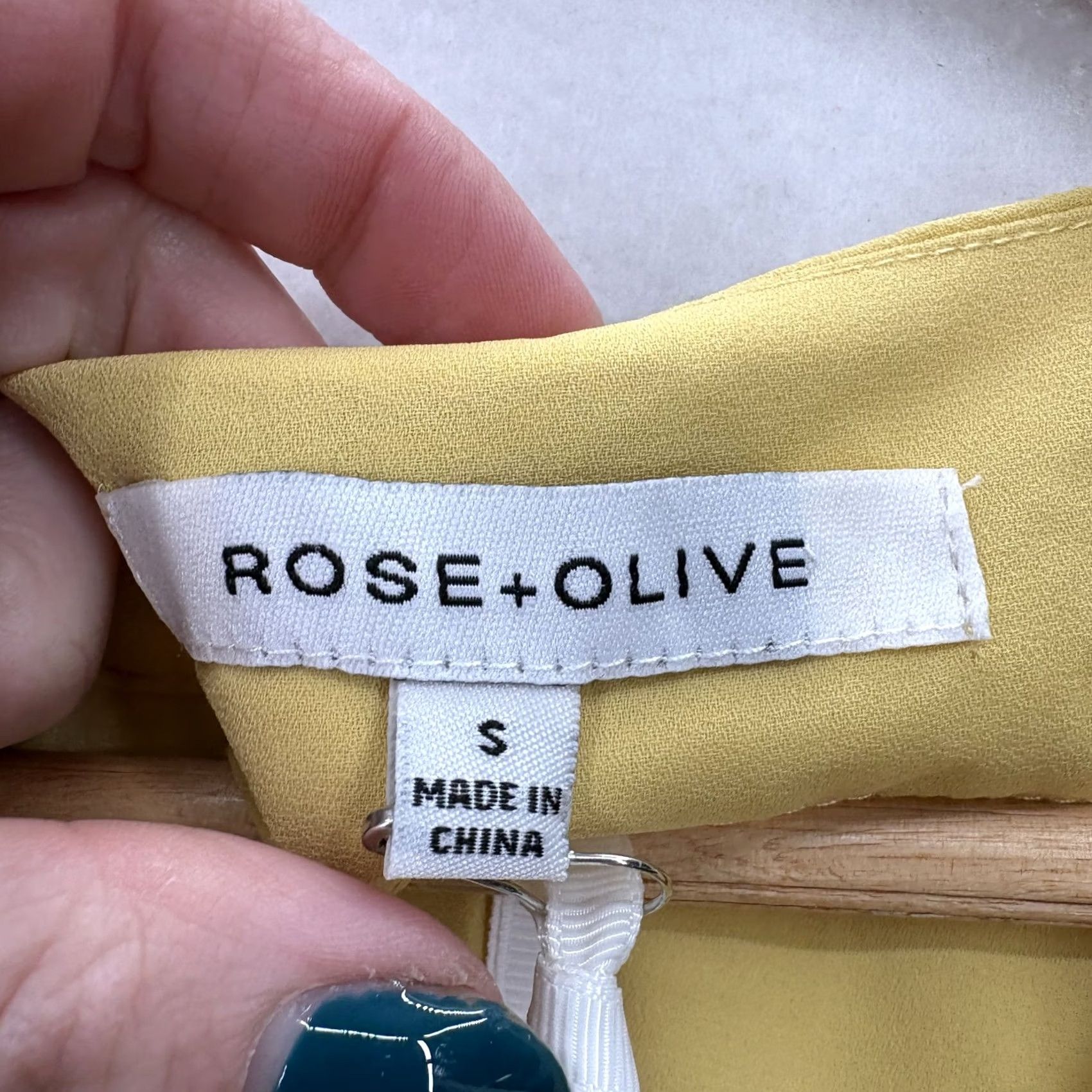 Vintage ROSE+OLIVE Blouse Womens Small Yellow V-Neck Sleeveless Chiffon Top Summer NWT Size S / US 4 / IT 40 - 3 Thumbnail