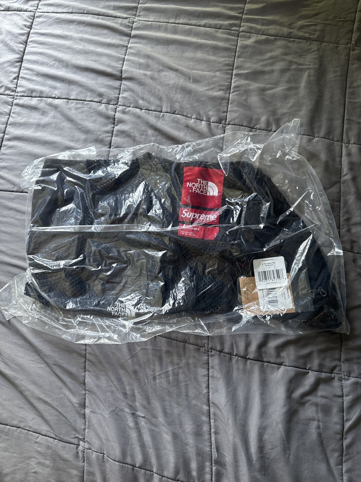 ジャケット・アウター Supreme North Face Studded Nuptse Vest Supreme x The North Face Studded Nuptse Jacket 'Black White