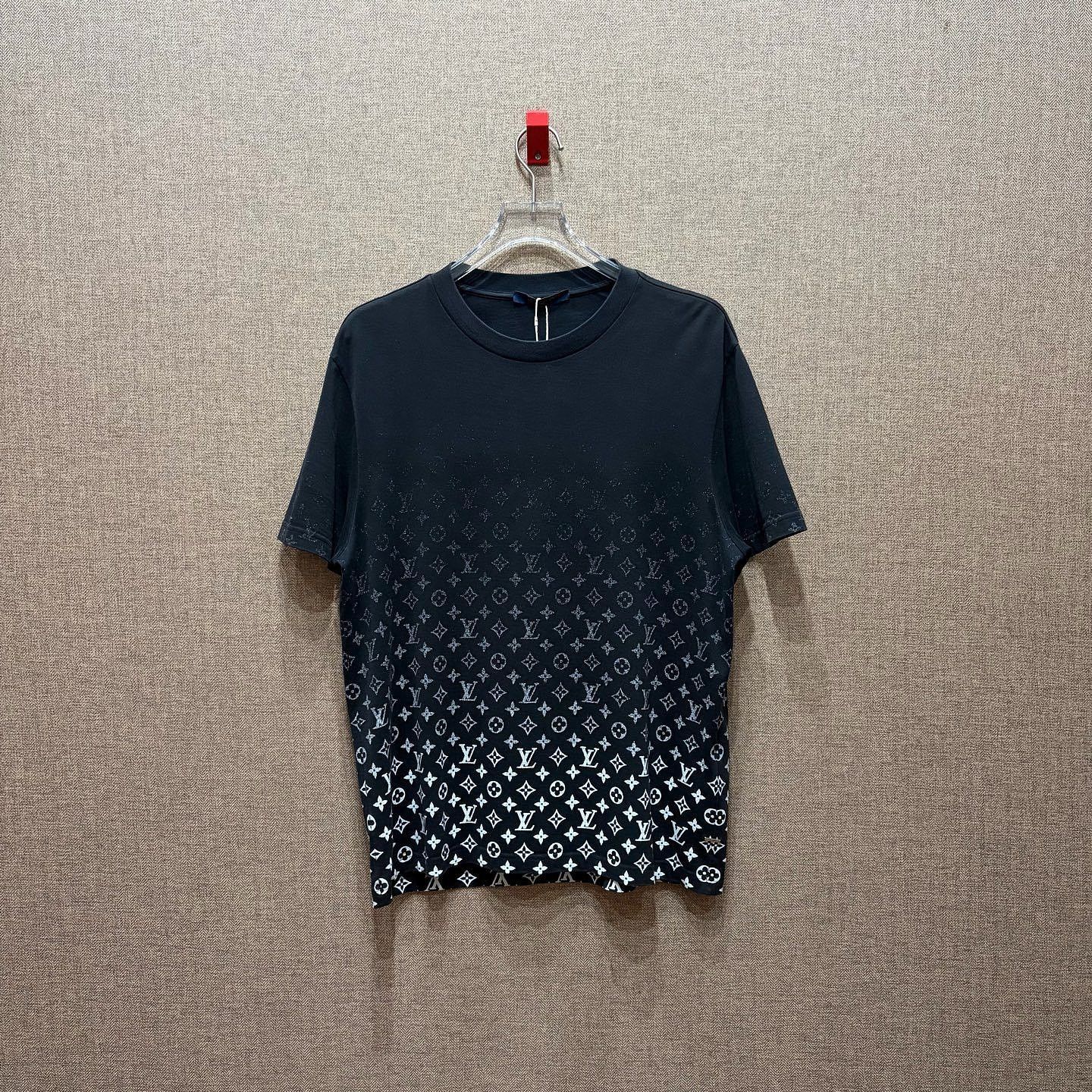 Louis Vuitton Louis Vuitton Monogram Gradient T-Shirt Size L Size US L / EU 52-54 / 3 - 1 Thumbnail