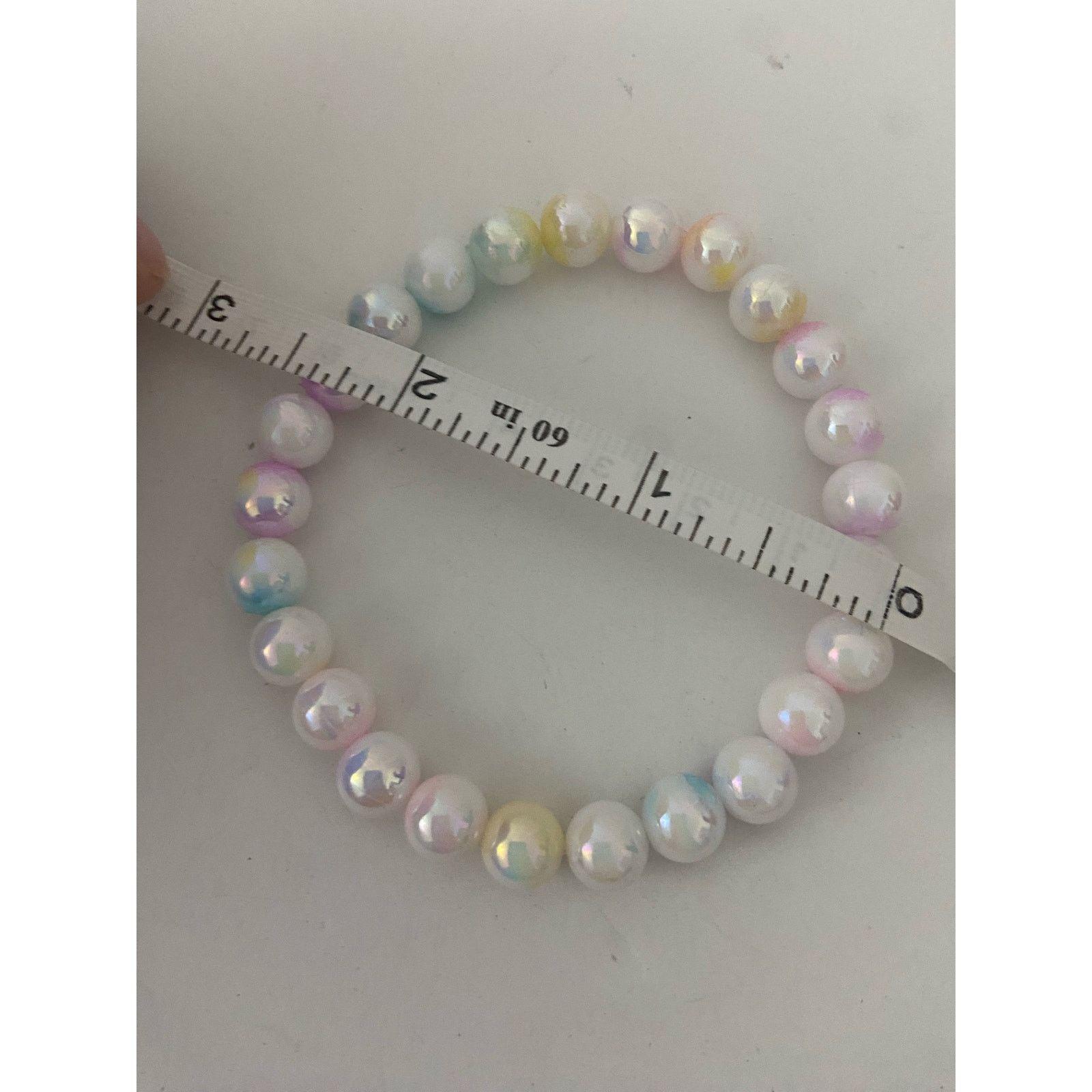 Handmade white bead bracelet with pastel sheen Size ONE SIZE - 3 Thumbnail