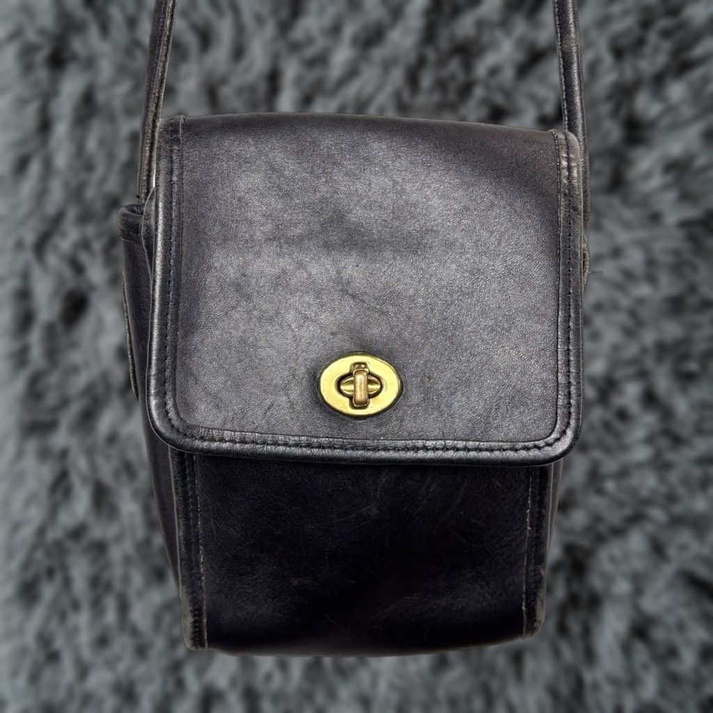 Coach VINTAGE Coach Crossbody Bag Glovetanned Leather Black 9893 Small Womens 7x2x? Travel Casual Distressed 90s? Size ONE SIZE - 1 Thumbnail