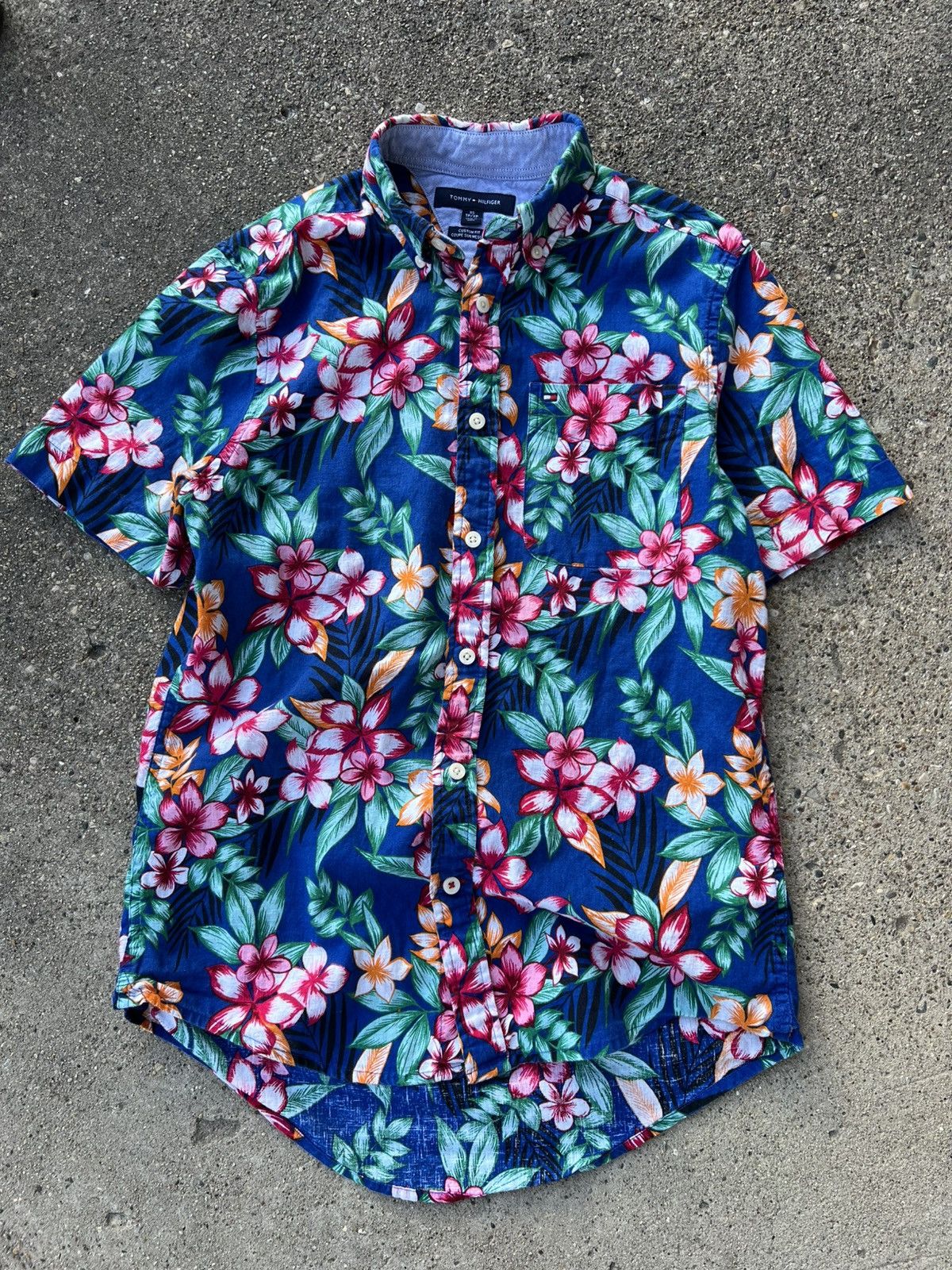 Tommy Hilfiger × Vintage Vintage Tommy Hilfiger Hawaiian S/S Button Down Shirt size S Size US S / EU 44-46 / 1 - 1 Thumbnail