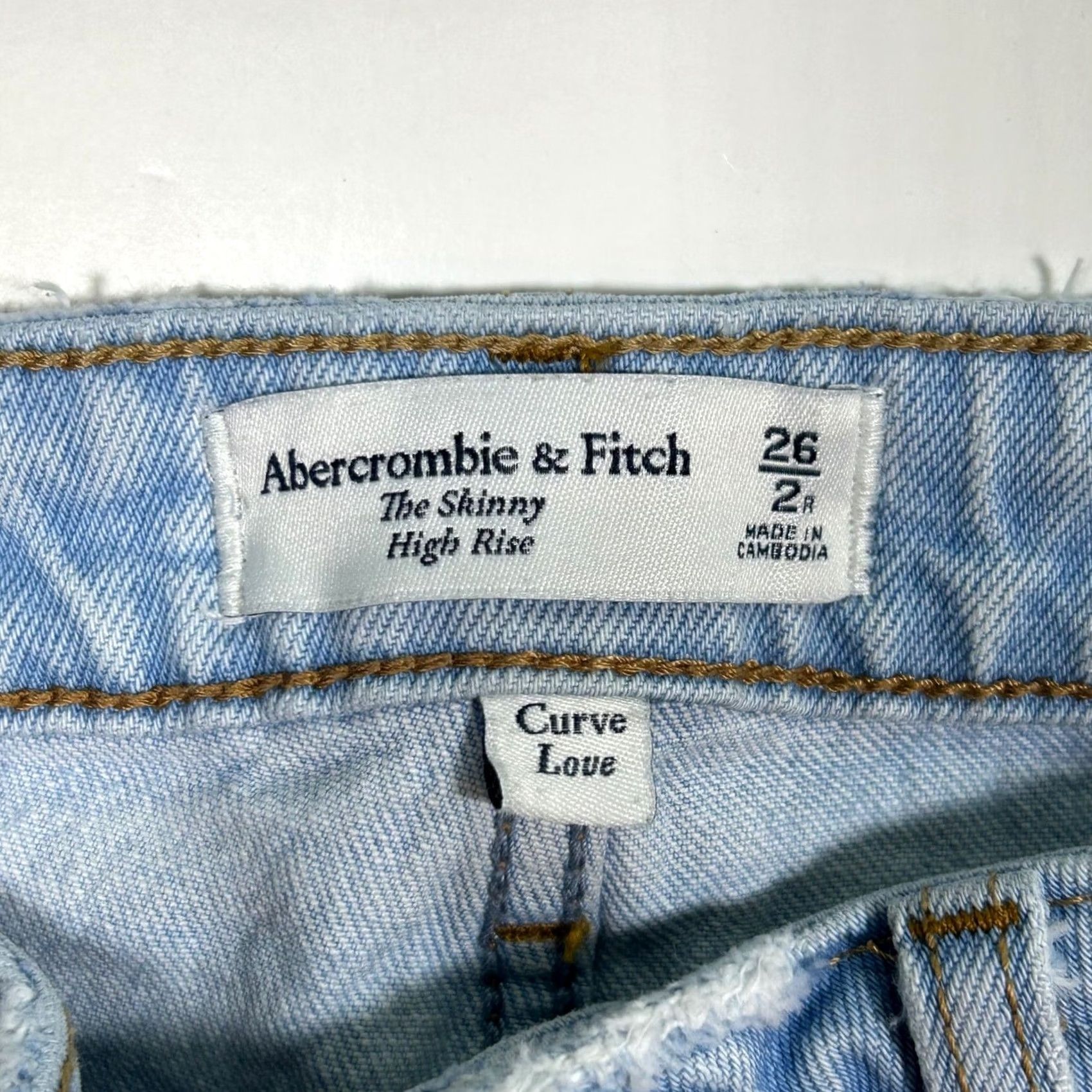 Abercrombie & Fitch Abercrombie & Fitch Ripped High Rise Mom Jeans Distressed Denim Light Wash 26 - Preowned Condition Size 26" / US 2 / IT 38 - 7 Thumbnail
