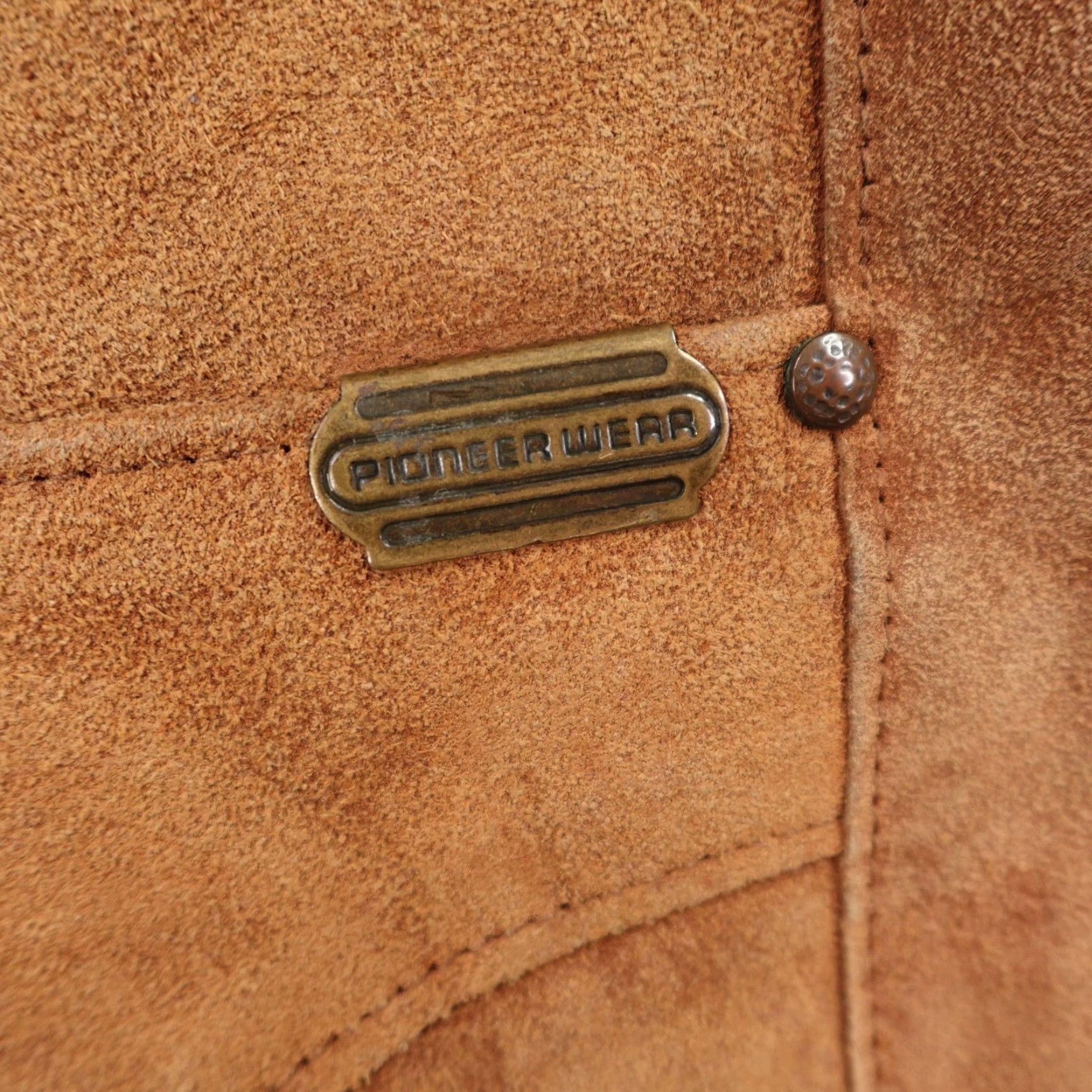 Vintage VINTAGE Pioneer Wear Vest Mens M Brown Suede Shearling Western USA Leather Bodywarmer Pocketed Mid-Length Jacket/Coat Men’s Casual Workwear 90s-2000s Size US M / EU 48-50 / 2 - 4 Thumbnail
