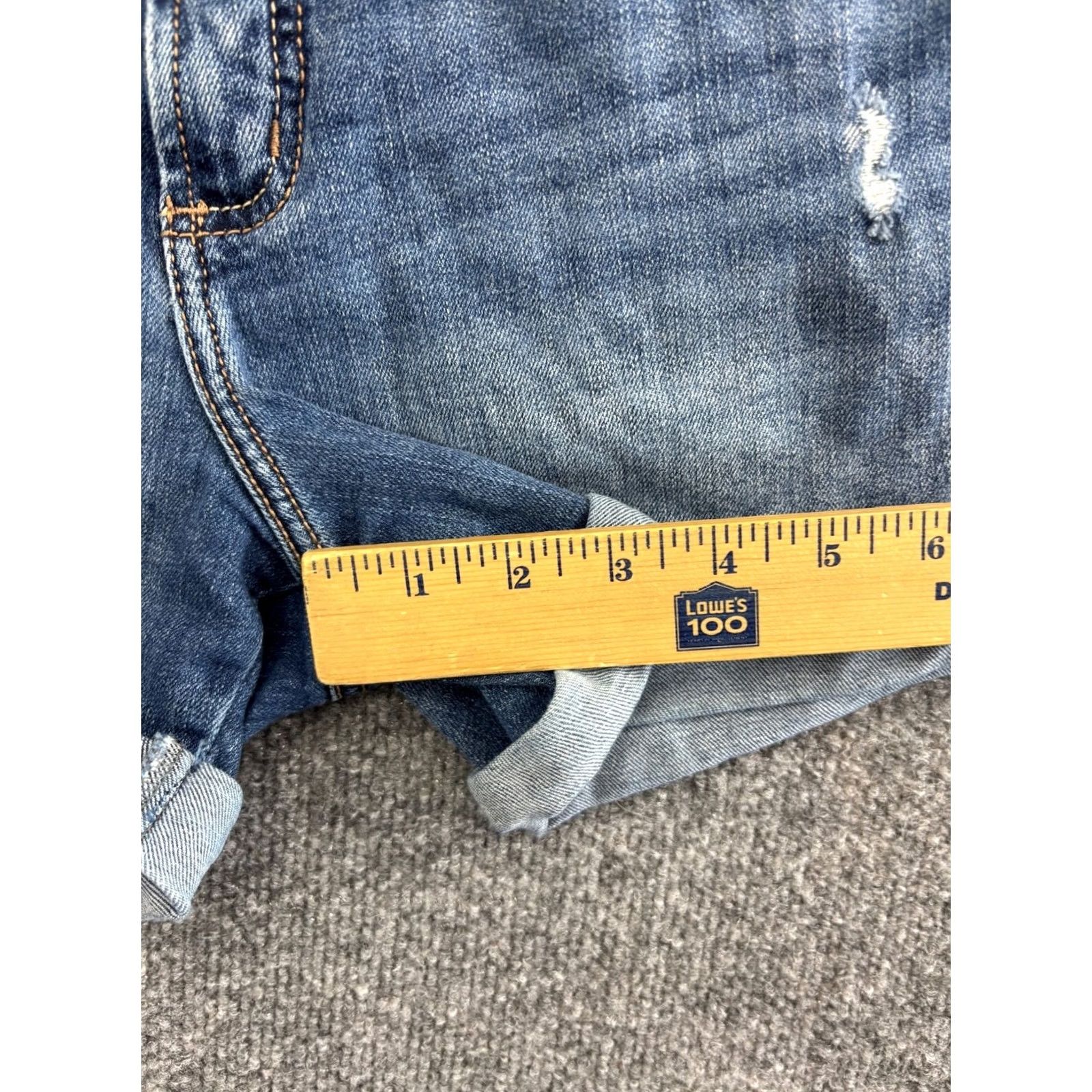 Silver Jeans Co. Silver Jeans Suki Shorts Women's W25 x L4 Blue Denim Stretch Distressed Cuffed Regular Rise Bohemian Outdoor 5-Pocket Denim Shorts Women Azul? Size 42" / US 20 - 4 Thumbnail