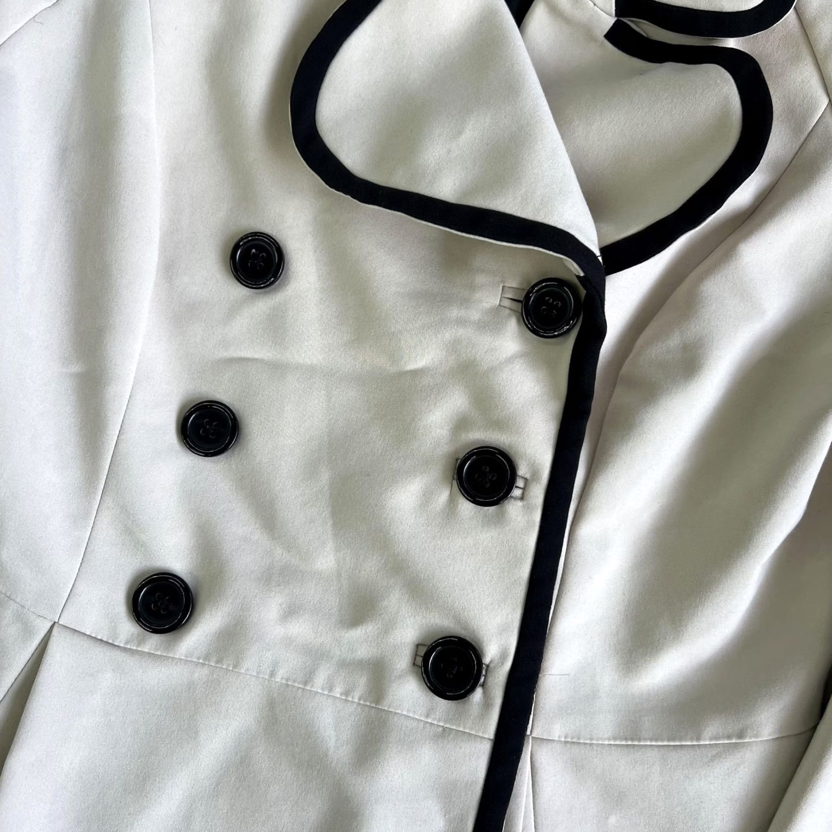 Vintage ELLE Coat Womens 8 Beige Cotton Blend Double Breasted Trench Contrast Piping Coat for Women Size M / US 6-8 / IT 42-44 - 3 Thumbnail