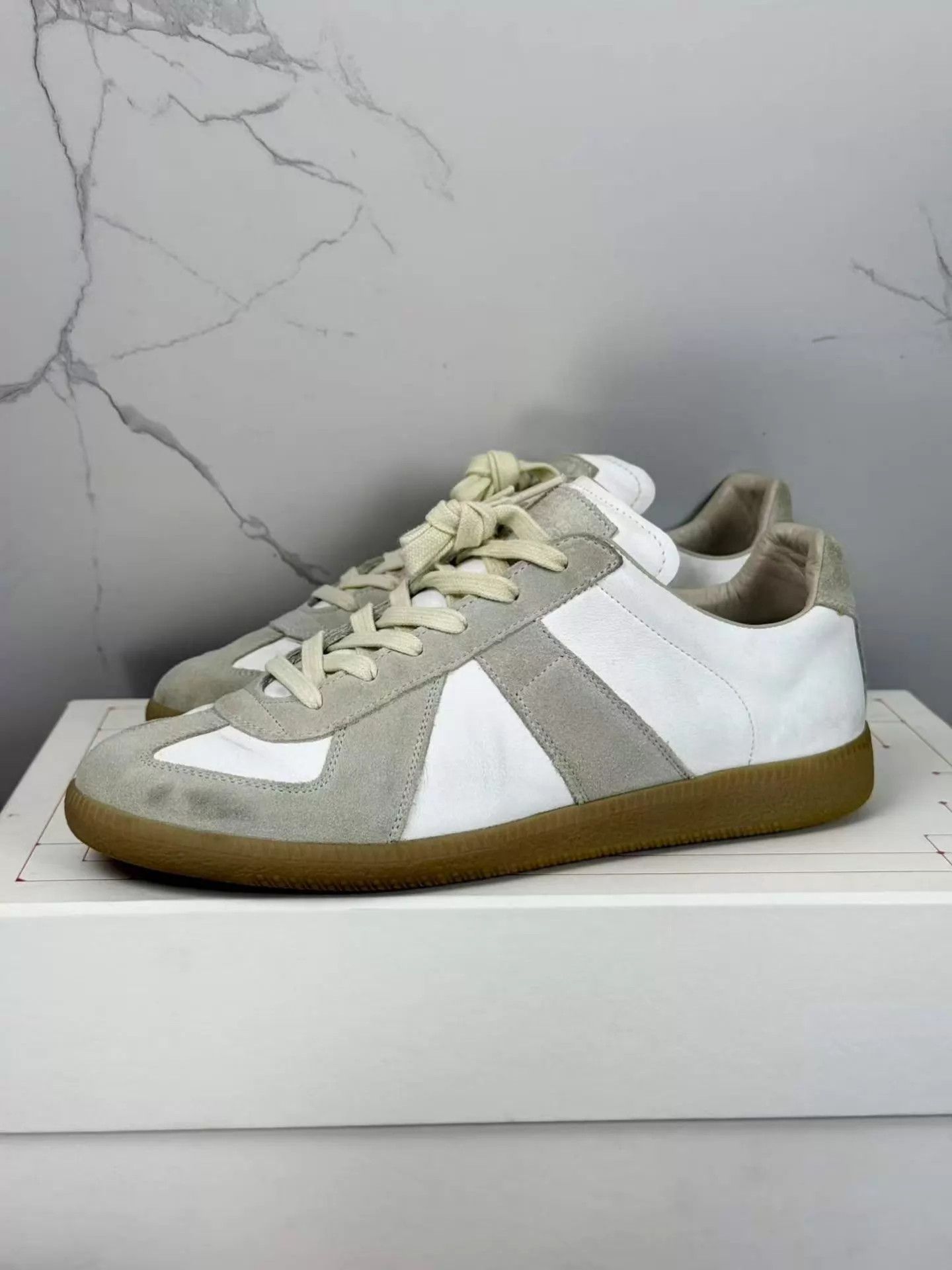 Maison Margiela MM Replica Calfskin Logo Strap Trainer Men White 41 Near New Size US 8 / EU 41 - 1 Thumbnail