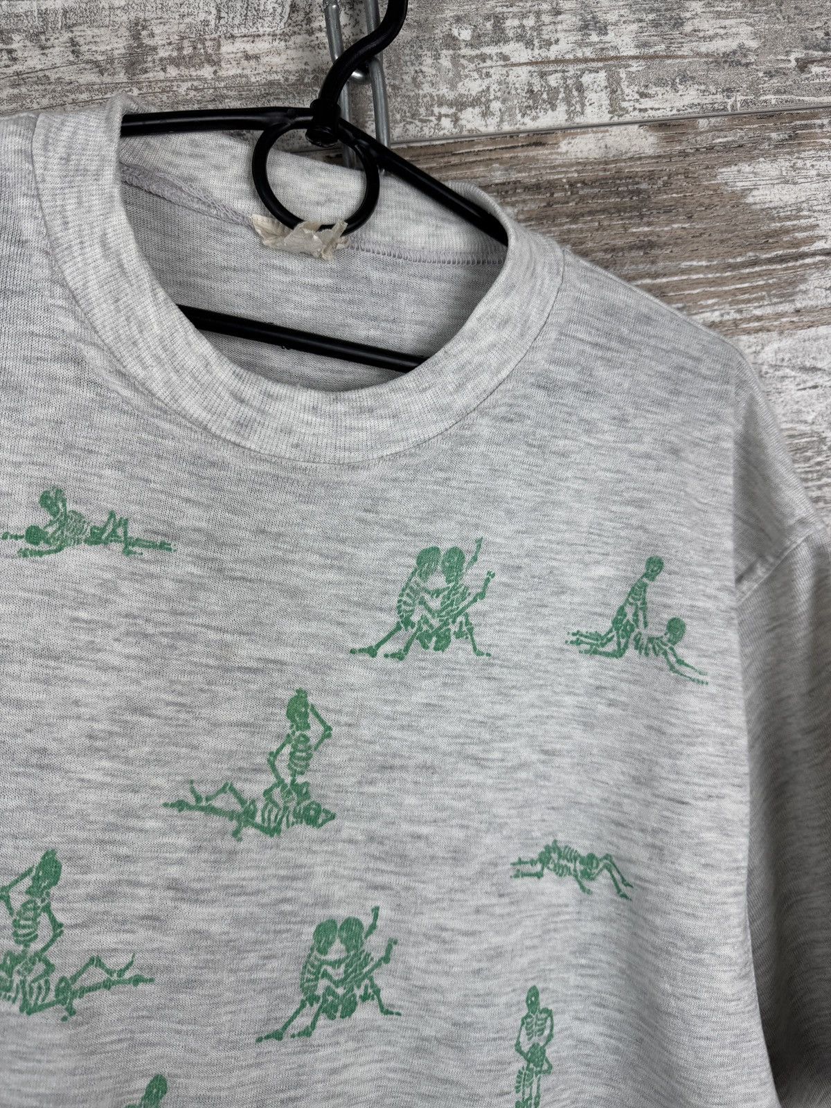 Vintage Vintage Fashion Victim 1990 Boning Skeletons Sex T-Shirt XL Size US XL / EU 56 / 4 - 7 Thumbnail