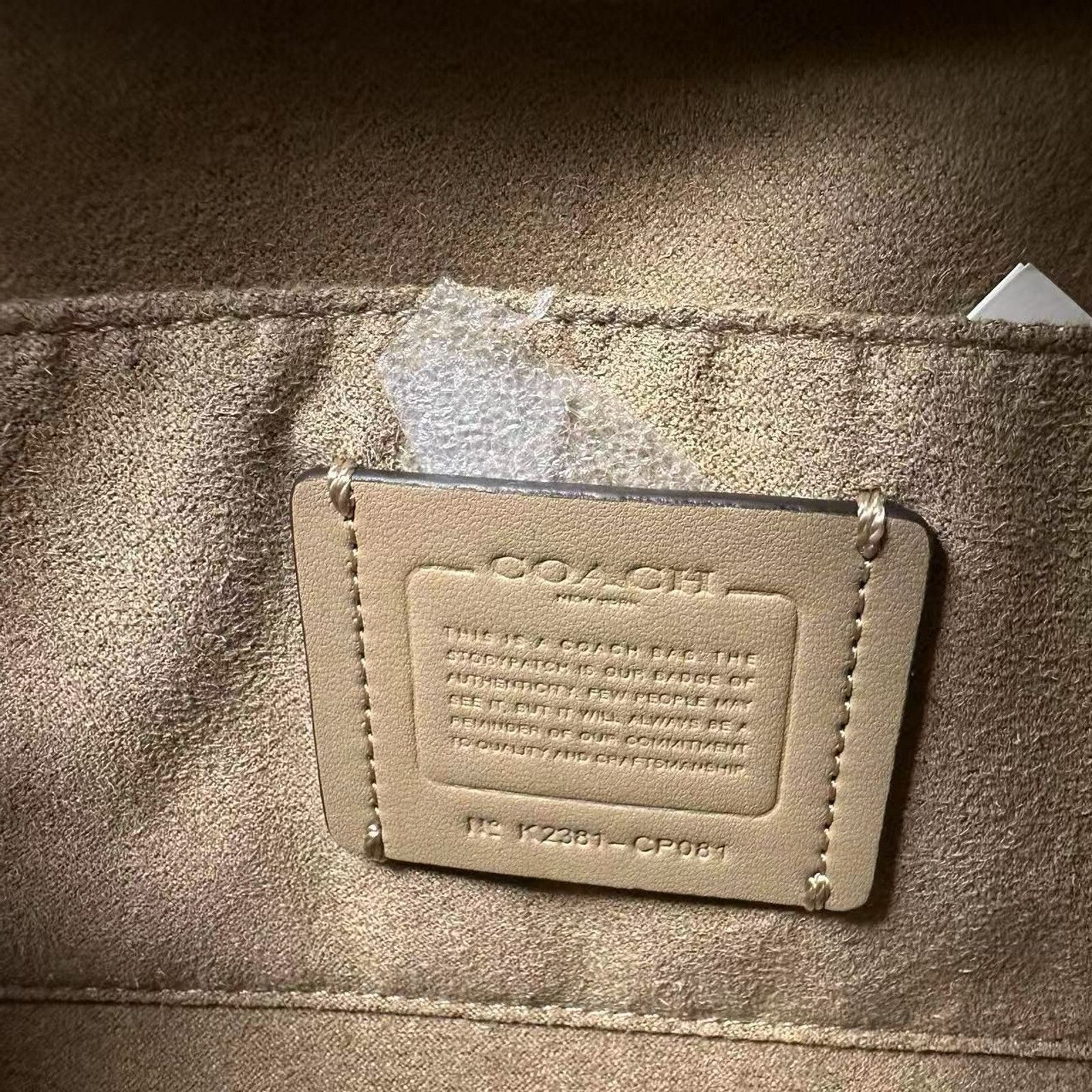 Coach COACH Andrea Carryall Bag Crossbody Leather/Chalk CP081 NWT Size ONE SIZE - 8 Thumbnail