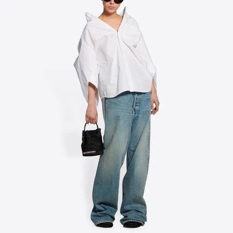 Balenciaga o1tr1nto0526 Swing Twisted Shirt in White Size L / US 10 / IT 46 - 1 Thumbnail