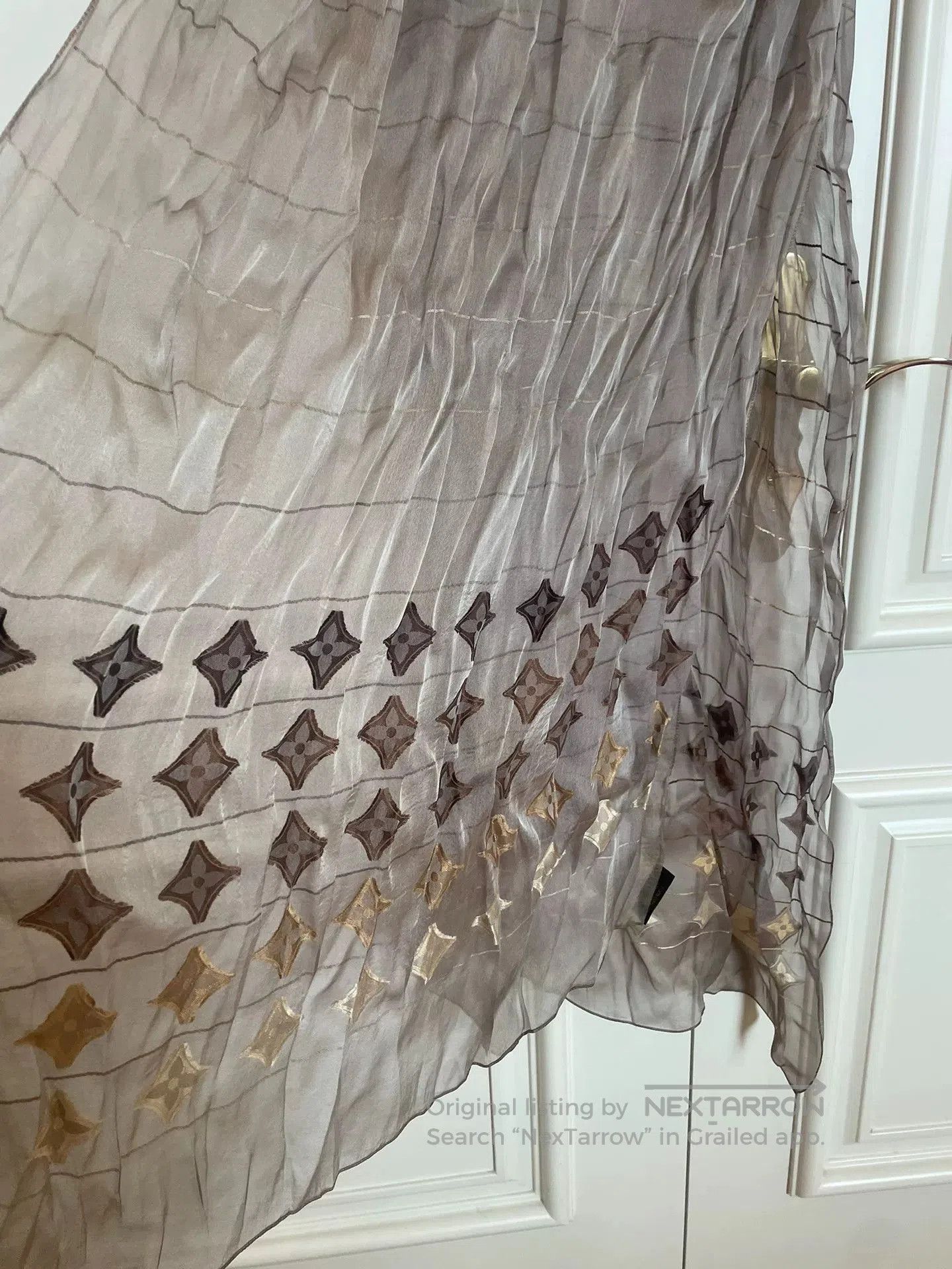 Louis Vuitton LV Silk Scarf. Size ONE SIZE - 5 Thumbnail