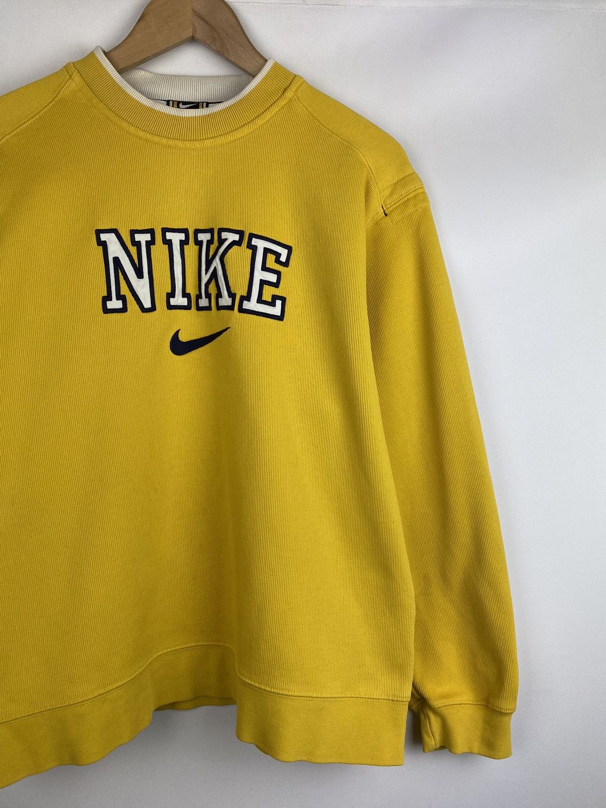 Nike VTG 90s Nike Big Logo Embroidered Sweatshirt Pullover Size US S / EU 44-46 / 1 - 3 Thumbnail