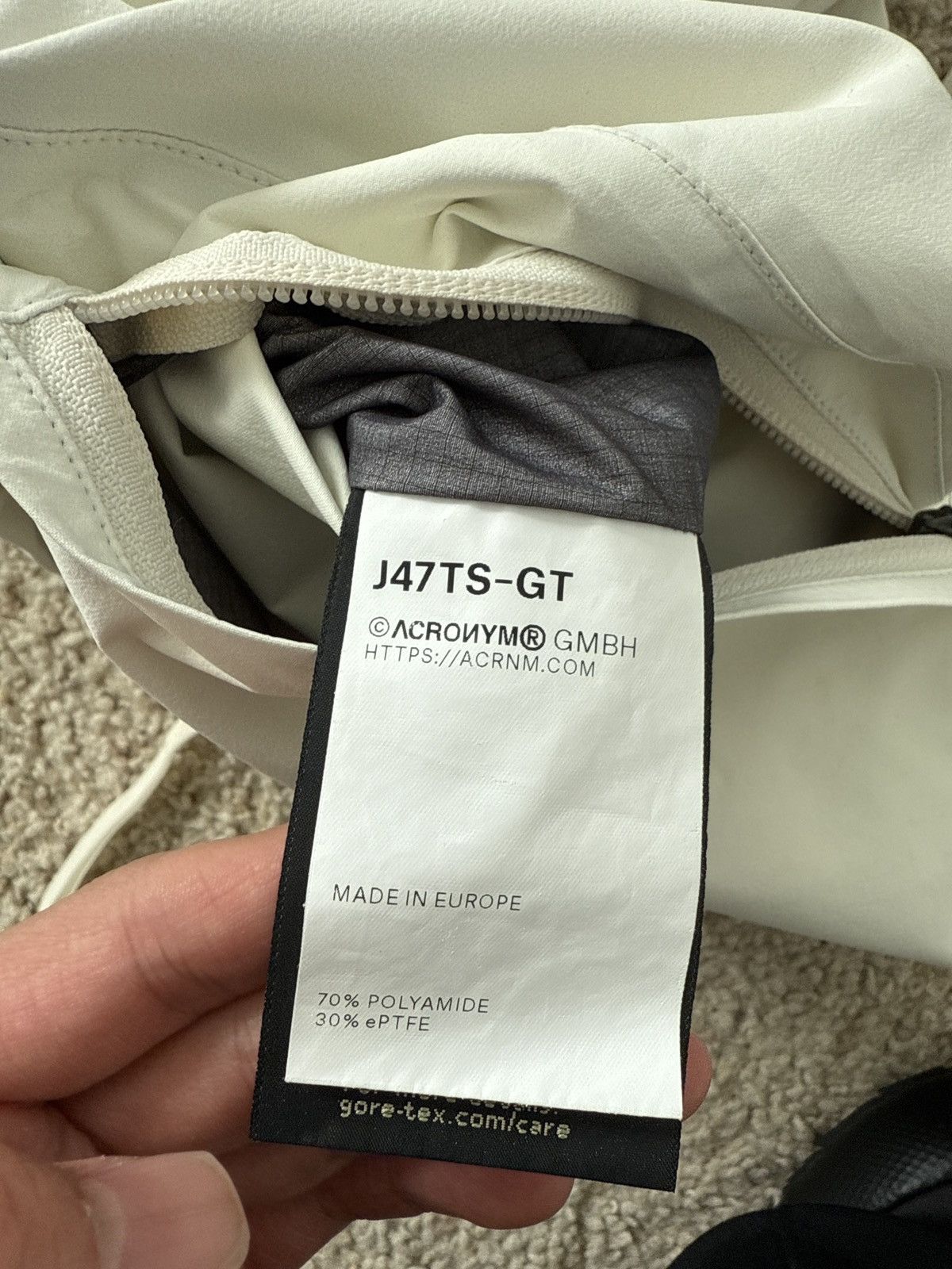 Acronym Acronym J47TS-GT-WHT WHITE S Small Size US S / EU 44-46 / 1 - 8 Thumbnail
