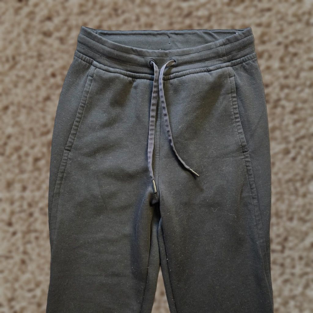 Lululemon Lululemon Pants Womens Size 2 Black Joggers Pull On Tapered Sweatpants Lounge - Athletic Activewear Jogger, Pockets, Regular Inseam 25 in, 4-Season Size 26" / US 2 / IT 38 - 1 Thumbnail