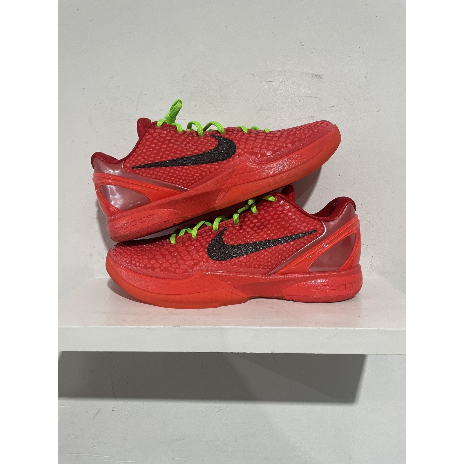 Nike NIKE KOBE 6 PROTRO REVERSE GRINCH SIZE 11 PREOWNED Size US 11 / EU 44 - 1 Thumbnail