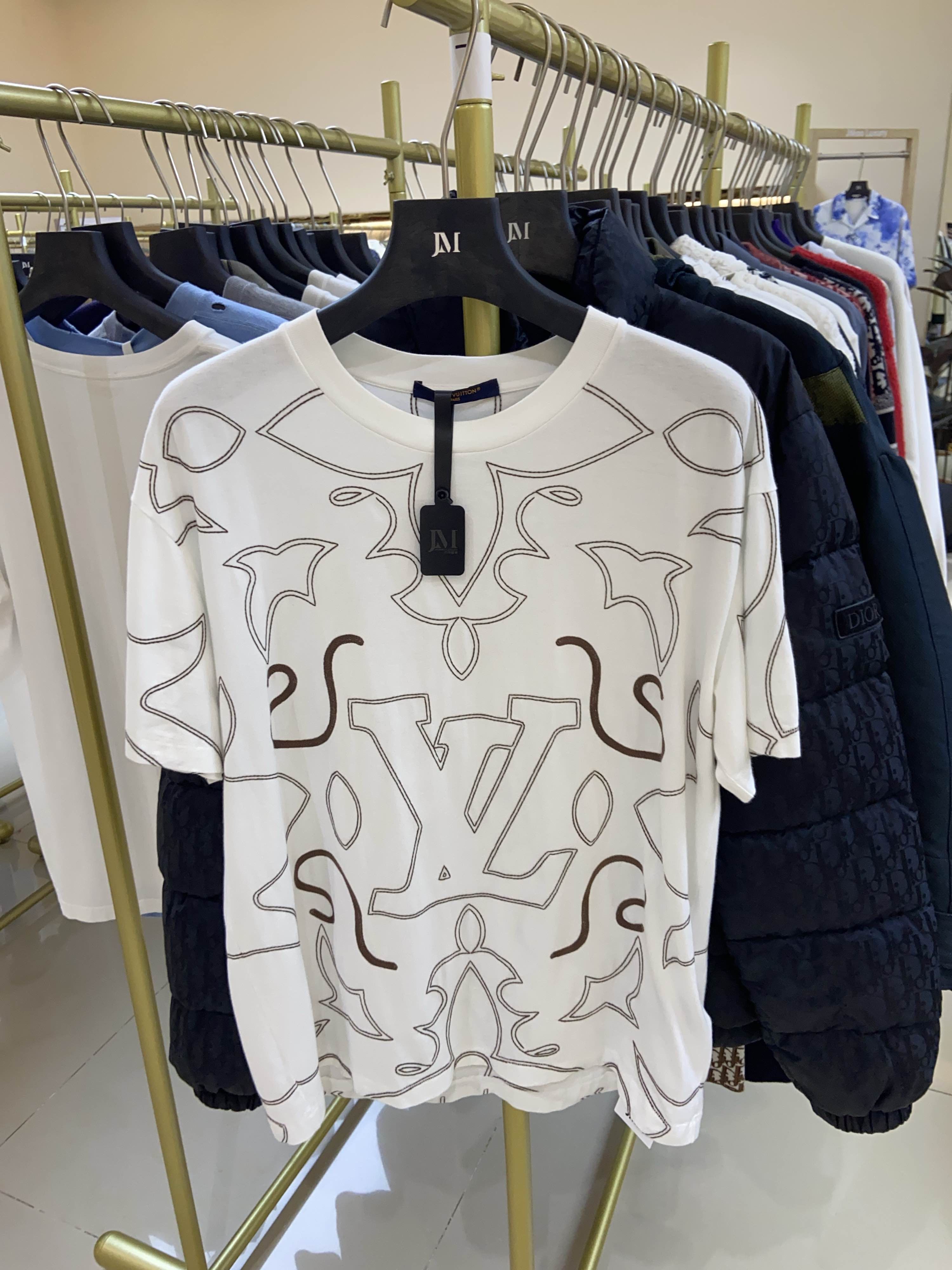 Louis Vuitton Louis Vuitton Logo Embroidery T-Shirt Size L Size US L / EU 52-54 / 3 - 1 Thumbnail