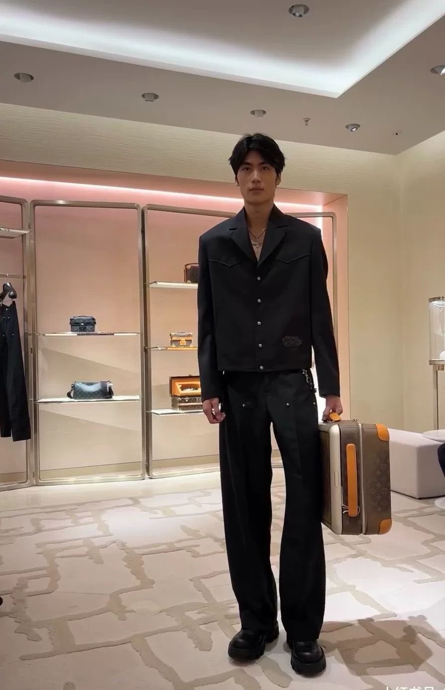Louis Vuitton Louis Vuitton Short Black Suit Jacket Size US M / EU 48-50 / 2 - 1 Thumbnail