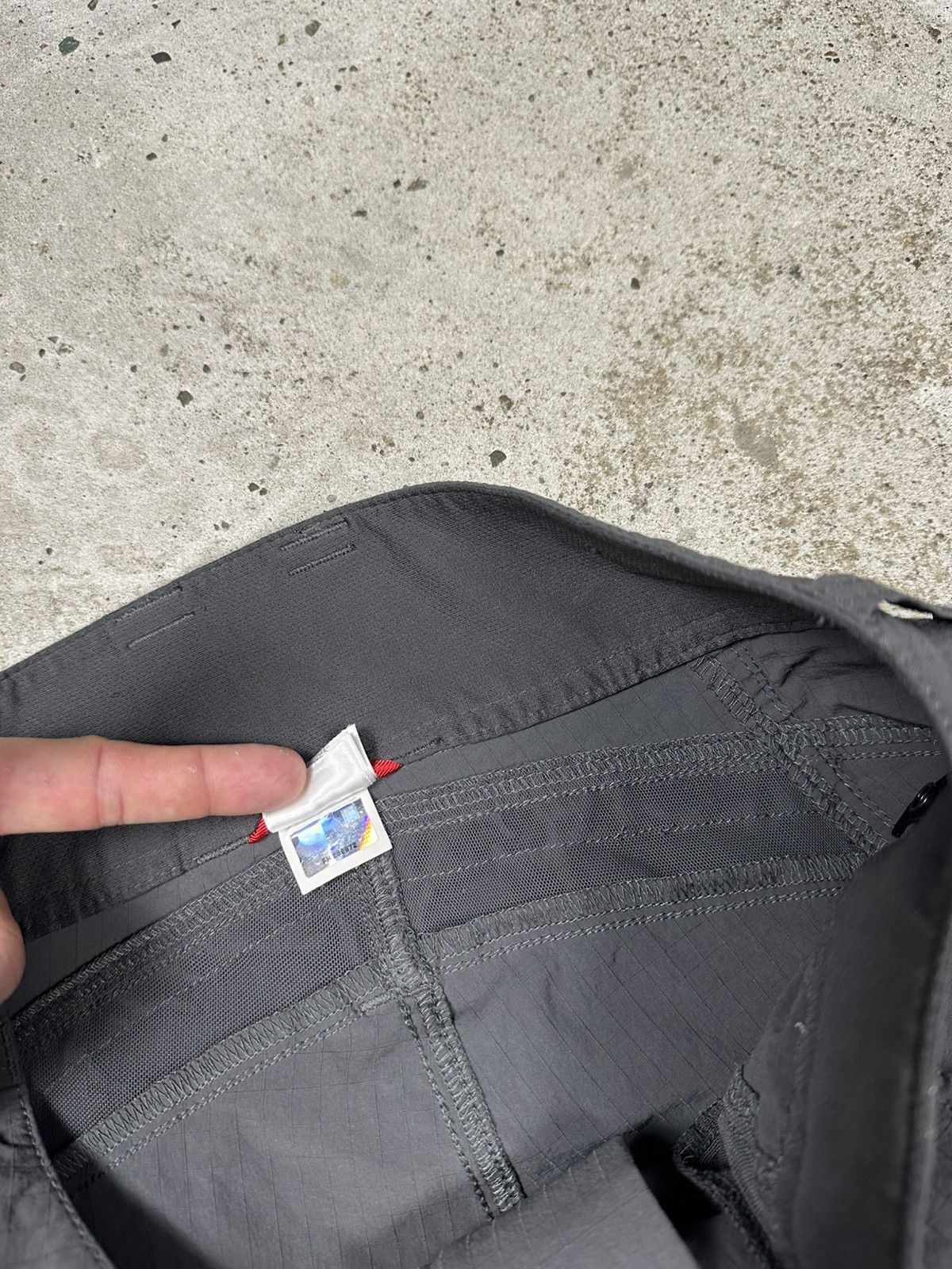 The North Face × Vintage Vintage Y2K The North Face Gray Shorts Outdoor Size US 30 / EU 46 - 9 Thumbnail