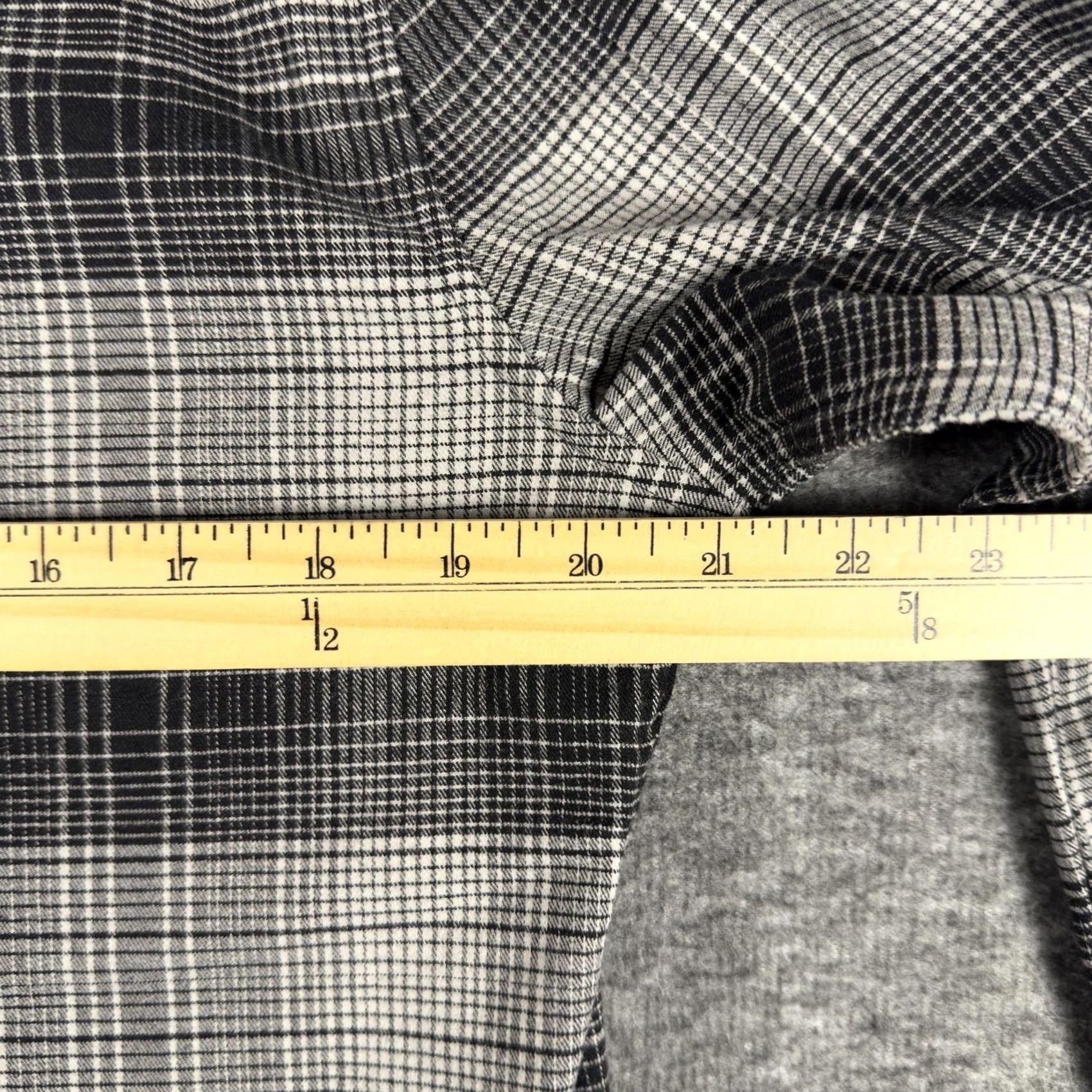 Lululemon Lululemon Flannel Shirt Mens Large Gray Black Plaid Long Sleeve Size US L / EU 52-54 / 3 - 7 Thumbnail