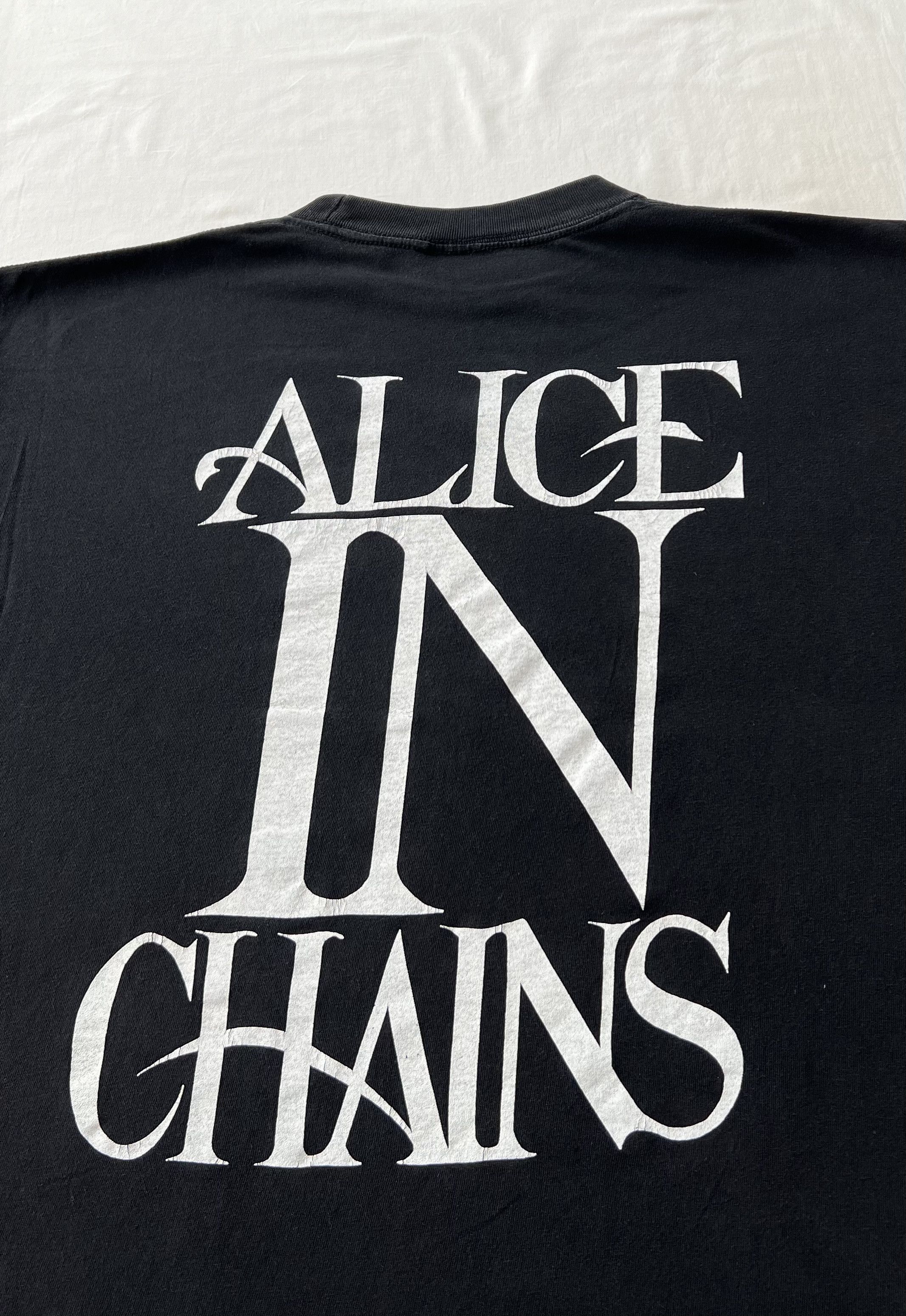 Band Tees Vintage 1992 Alice in Chains Wonderland Black T-shirt Size US XL / EU 56 / 4 - 14 Thumbnail