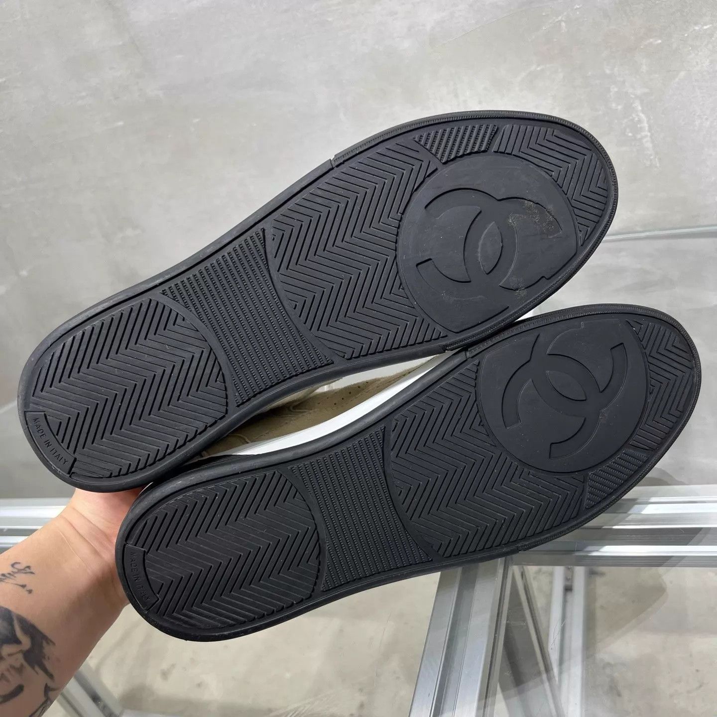 Chanel Chanel Suede Latte Sneaker 41 YH26079 Size US 8 / EU 41 - 7 Thumbnail