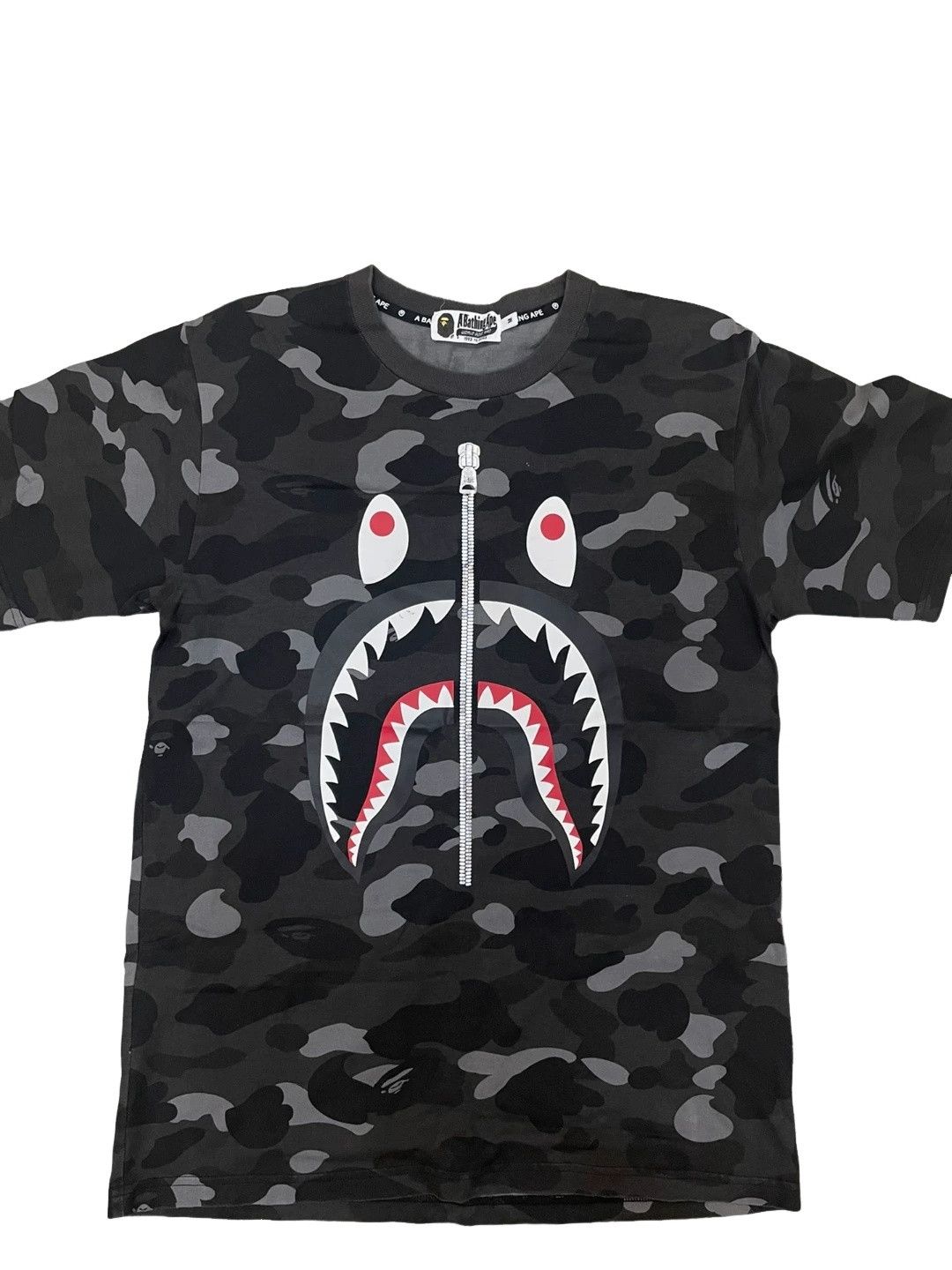 Bape A Bathing Ape Camo Shark T-Shirt Size M Size US M / EU 48-50 / 2 - 1 Thumbnail