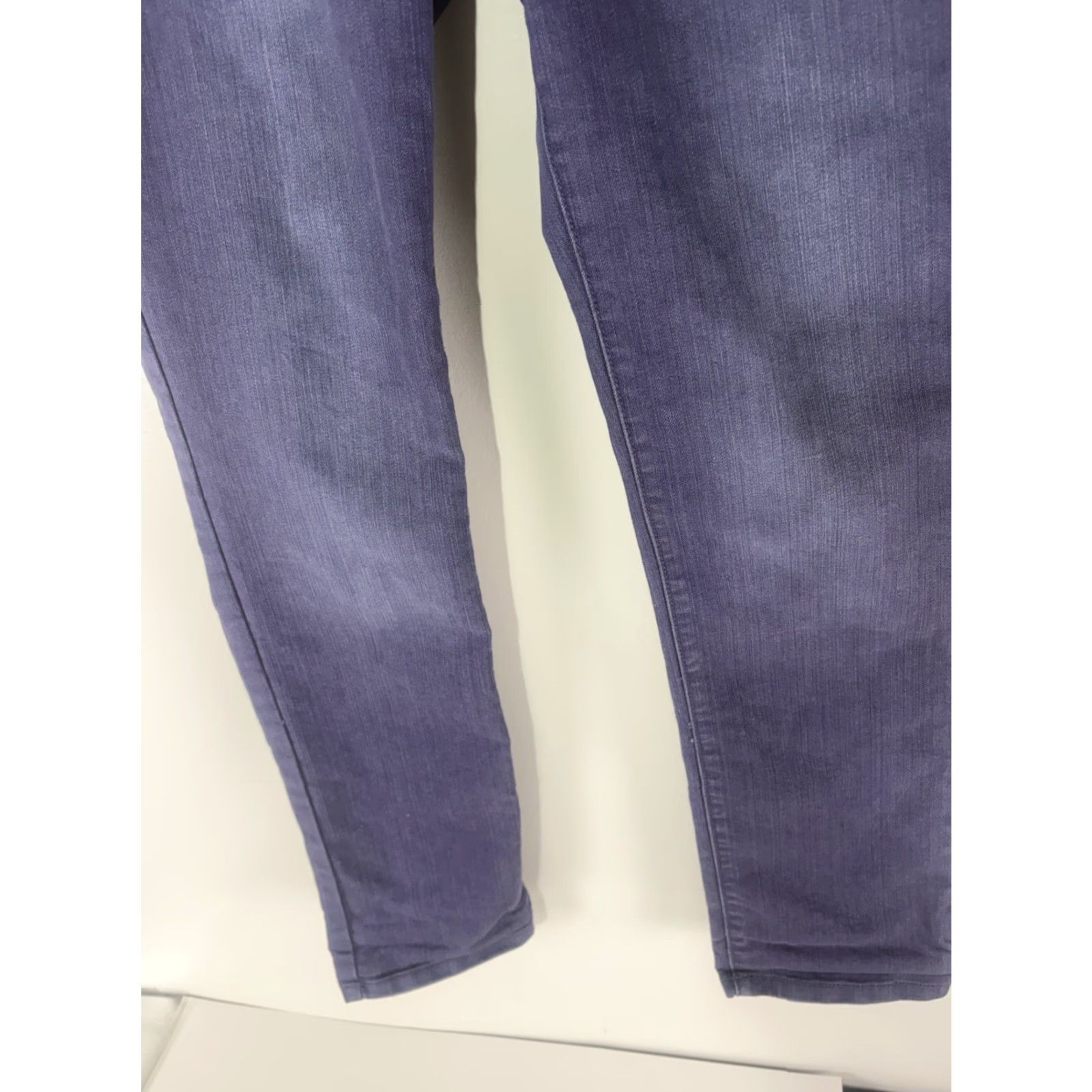 Vintage Chicos Platinum Denim Jeans Womens Size 4 Slim Leg Ultimate Fit 28in Waist 30in Inseam Purple Wash 5 Pocket Design City 90s Womens Jeans Size 27" / US 4 / IT 40 - 3 Thumbnail