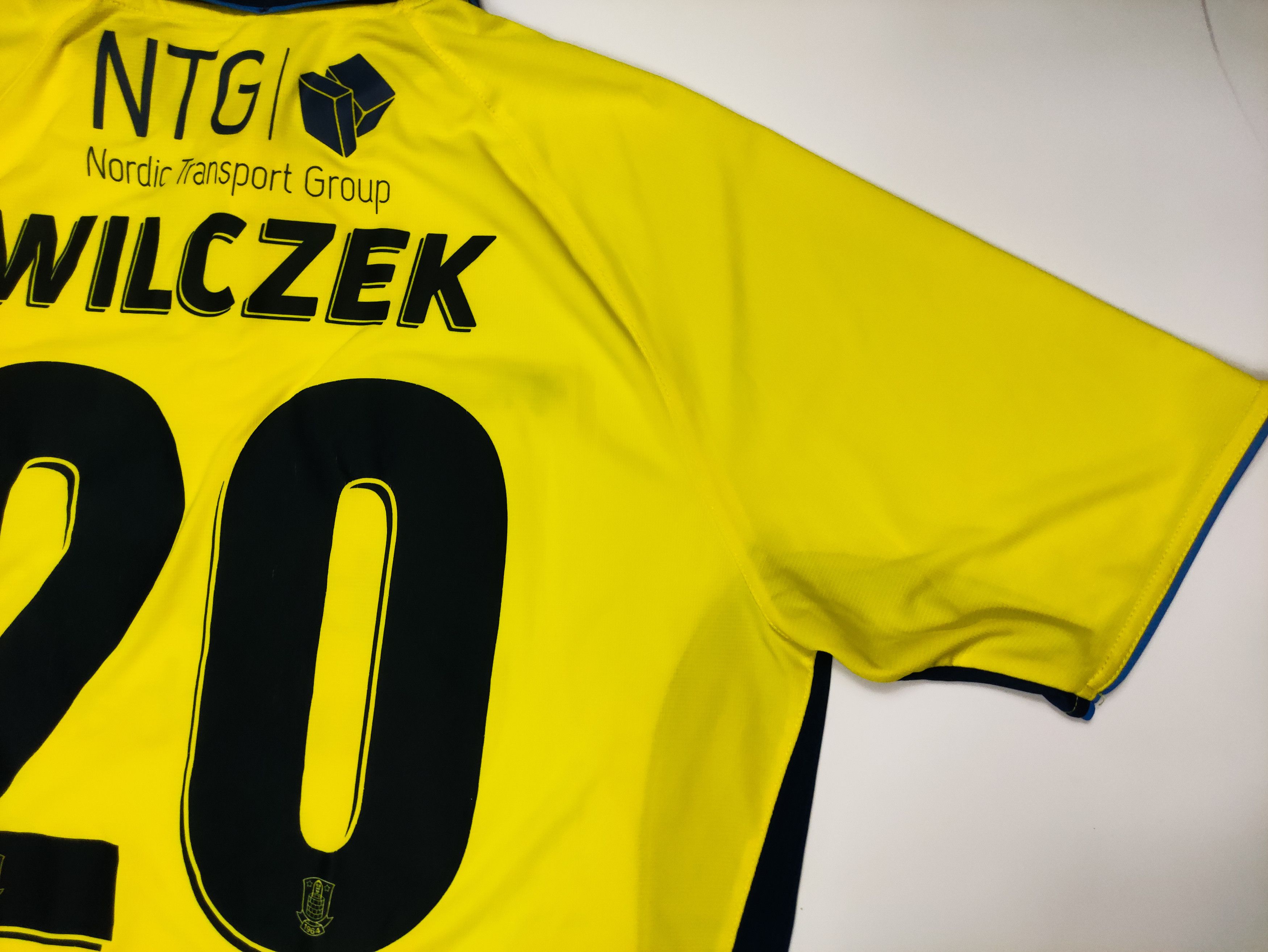 Hummel Kamil Wilczek #20 Brøndby IF 2019 2020 Hummel Home Shirt Size US L / EU 52-54 / 3 - 9 Thumbnail