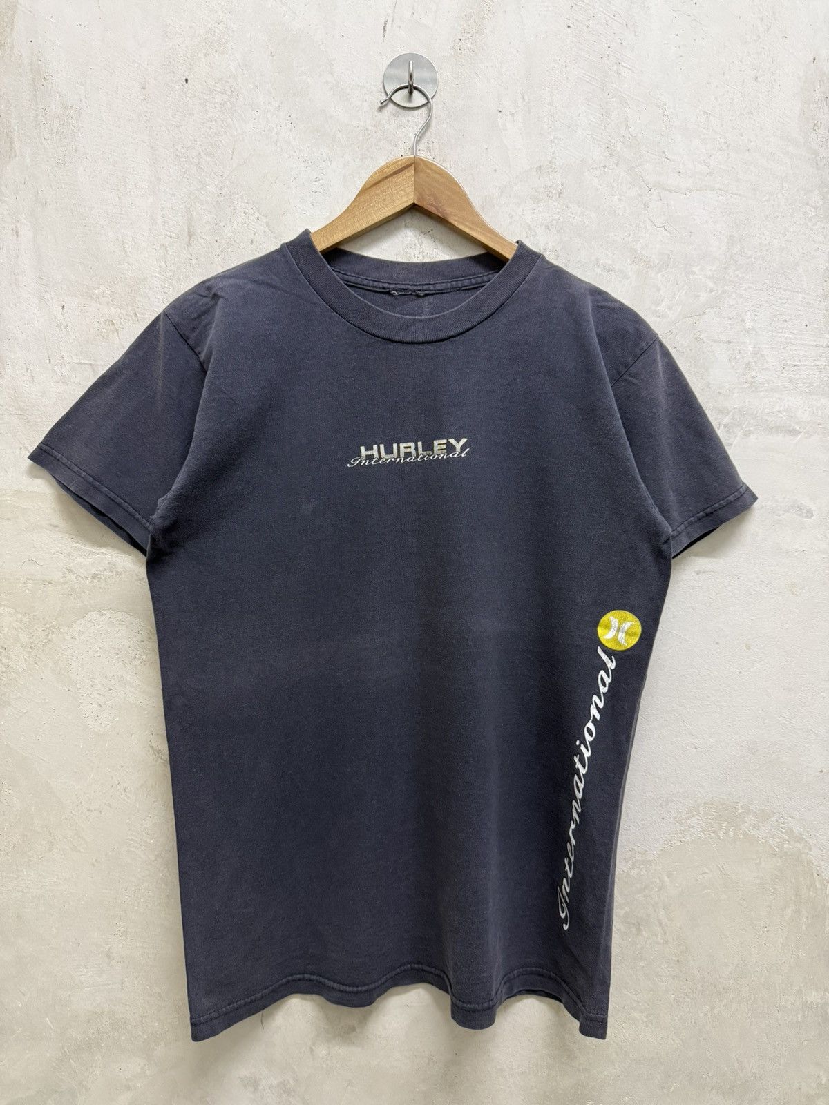 Hurley 2000s Faded Hurley Surf Hawaiian Tshirt Size US M / EU 48-50 / 2 - 3 Thumbnail