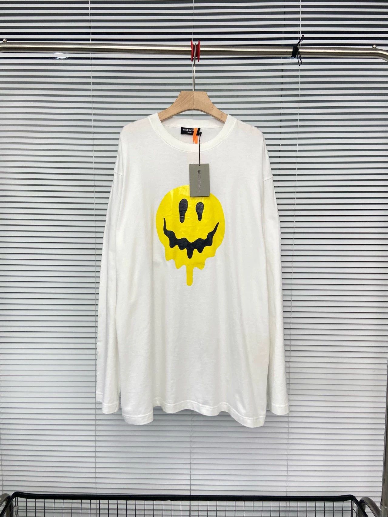 Balenciaga Balenciaga Dissolves Smiling Face Victory Gesture White Long Sleeve Size US S / EU 44-46 / 1 - 1 Thumbnail