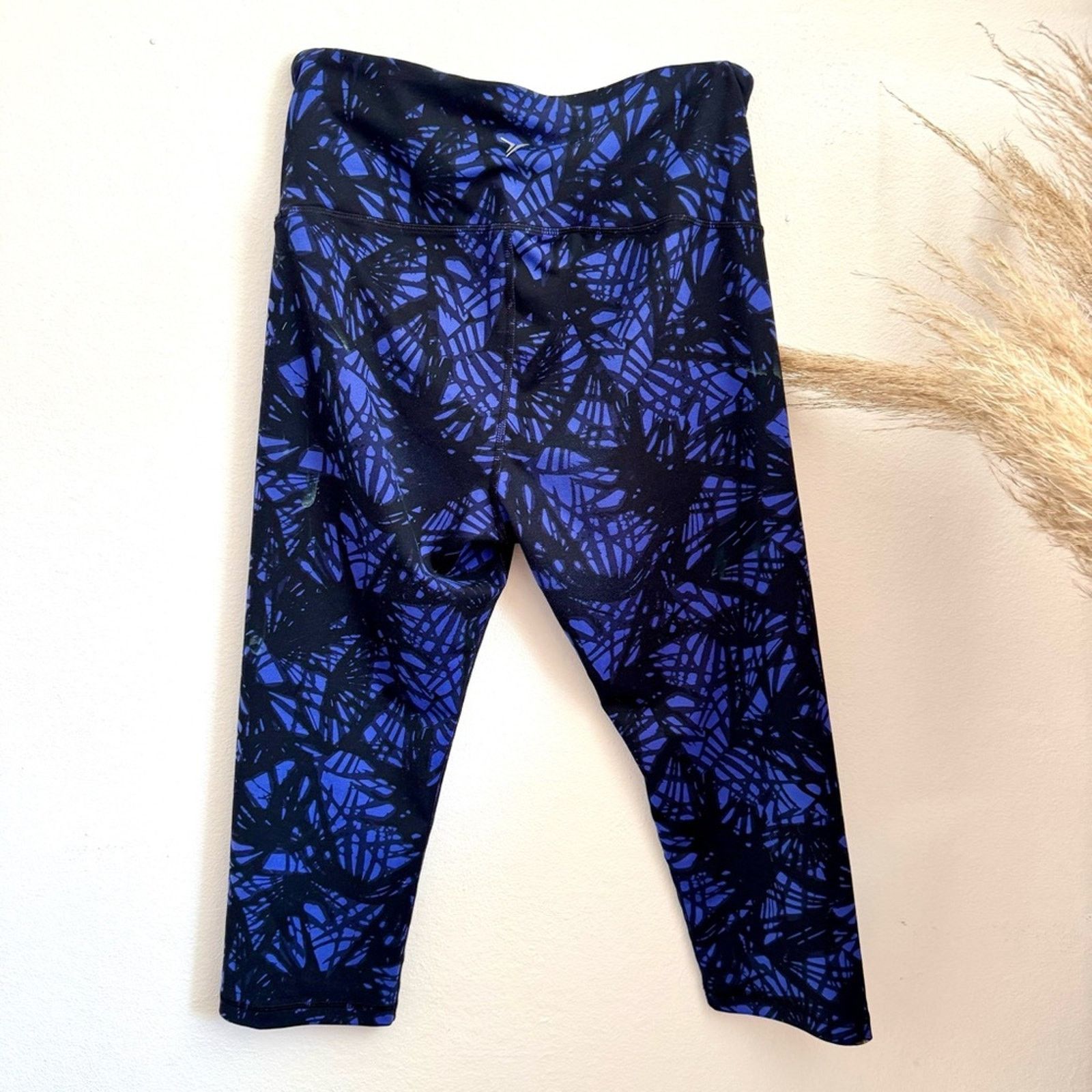 Old Navy 3 OLD NAVY Blue Print $48 High Rise Crop Leggings Capri Size 32" / US 10 / IT 46 - 8 Thumbnail