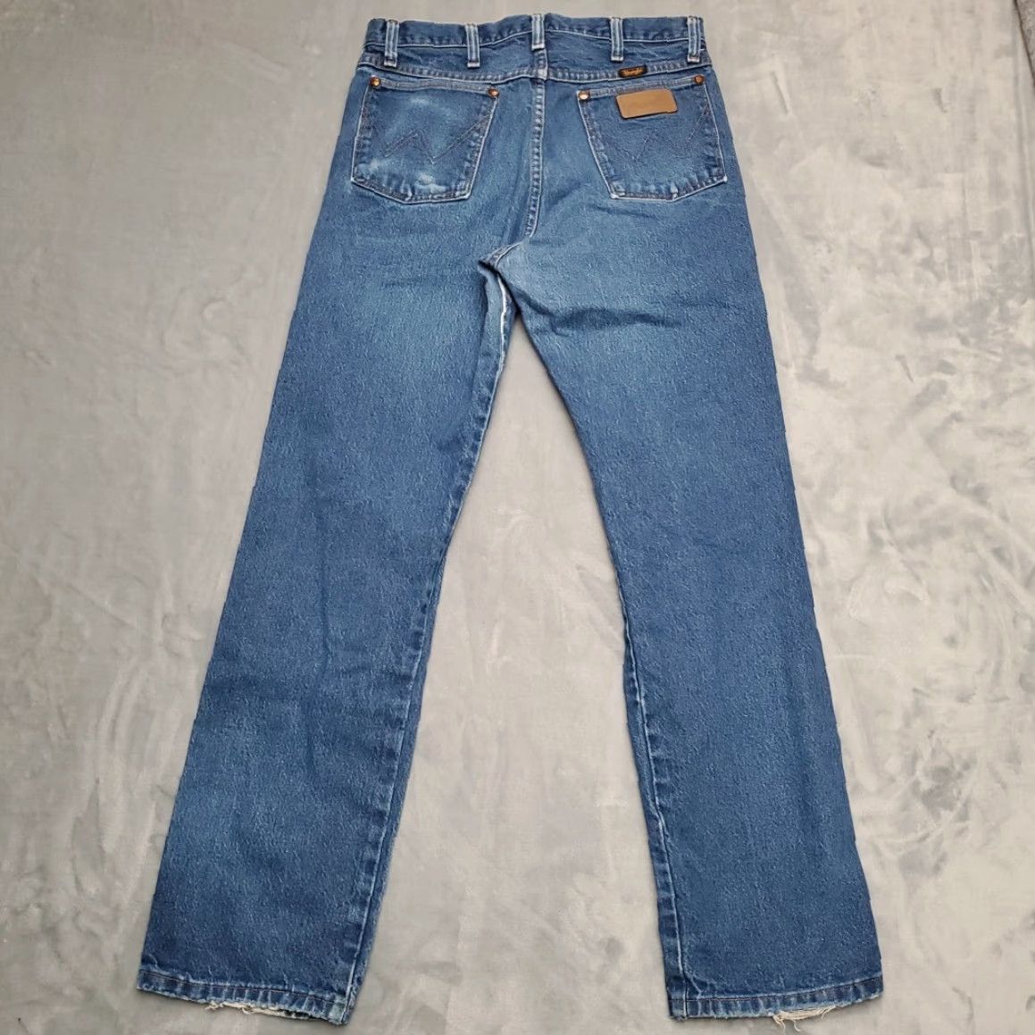 Wrangler VINTAGE Wrangler 13MWZ Jeans Men 33x32 Blue Faded Denim Cowboy Western Rodeo Ranch Pants Size US 33 - 7 Thumbnail