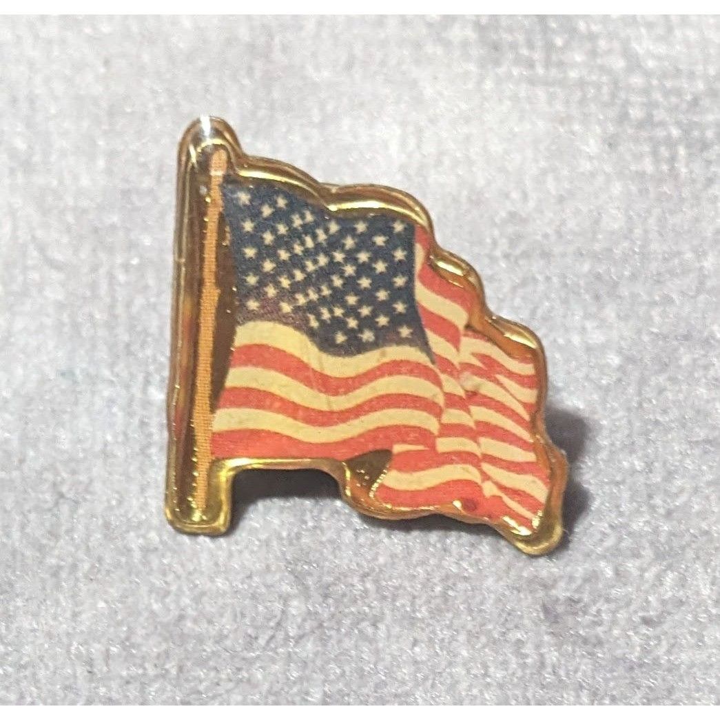 Other Vintage Gold Tone United States Flag Lapel Pin Size ONE SIZE - 4 Thumbnail