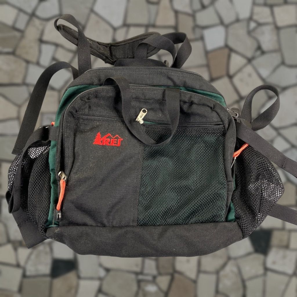 Vintage VINTAGE REI Fanny Pack Belt Bag Outdoor Nylon Black Medium Unisex Travel Hiking Crossbody Size ONE SIZE - 1 Thumbnail