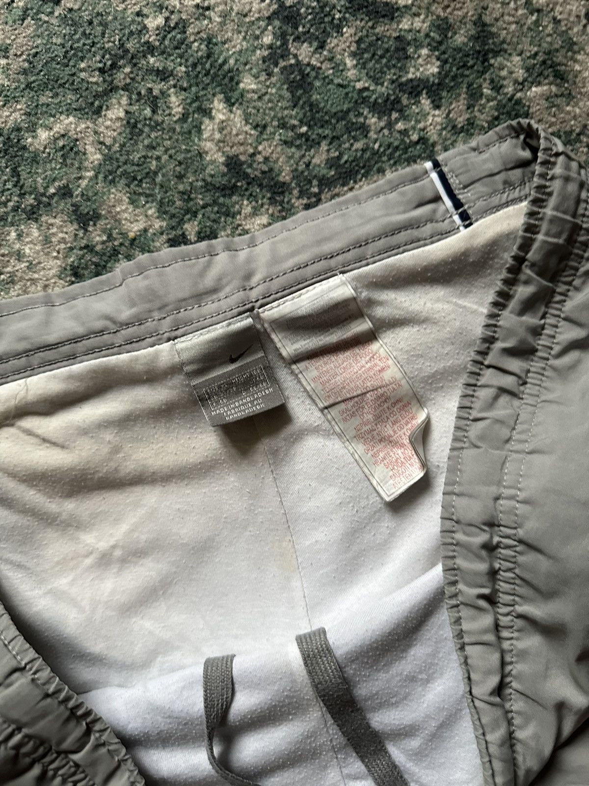 Nike VINTAGE NIKE SWOOSH BAGGY NYLON TRACK PANTS Y2K XL Size US 36 / EU 52 - 5 Thumbnail