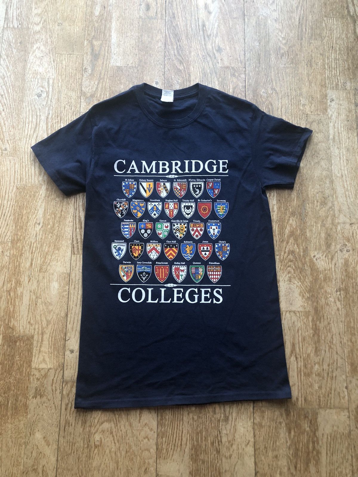 Other × Vintage RARE CAMBRIDGE COLLEGE VINTAGE ENGLAND UNIVERSITY TEE SHIRT Size US M / EU 48-50 / 2 - 1 Thumbnail