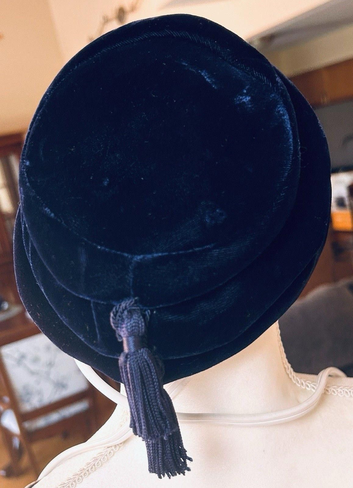 Other XS 1940s Valerie Modes dark blue Velvet Hat Elegant USA Size ONE SIZE - 1 Thumbnail