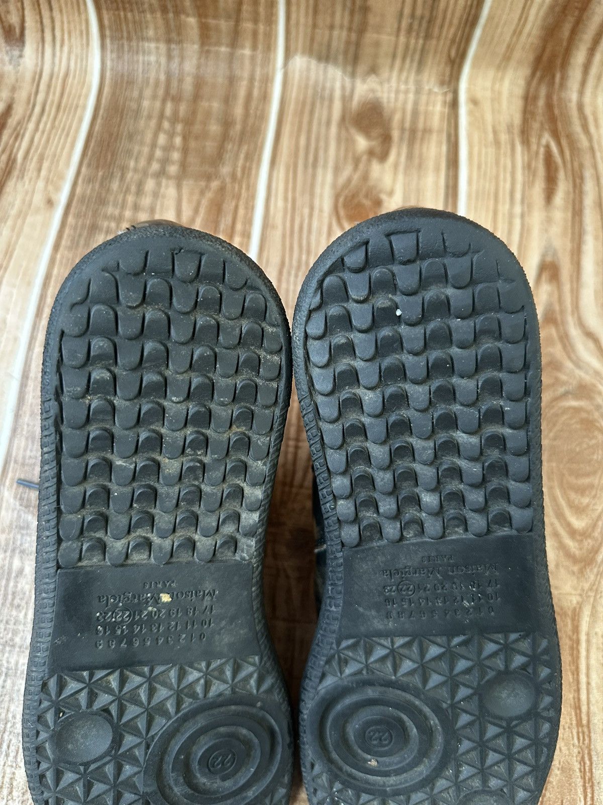 Maison Margiela Maison Margiela Black/Silver Metallic Leather Lowtop Sneaks Size US 7 / IT 37 - 19 Thumbnail