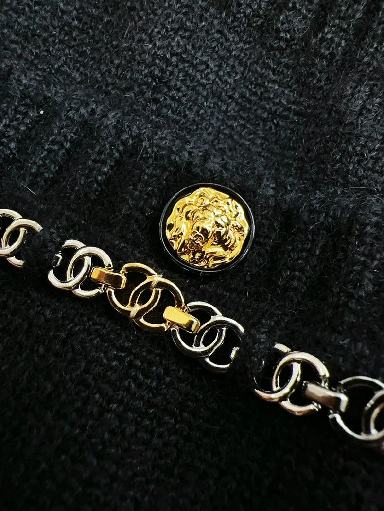 Chanel Chanel 22B black V-neck cashmere knitted dress Size XS / US 0-2 / IT 36-38 - 5 Thumbnail