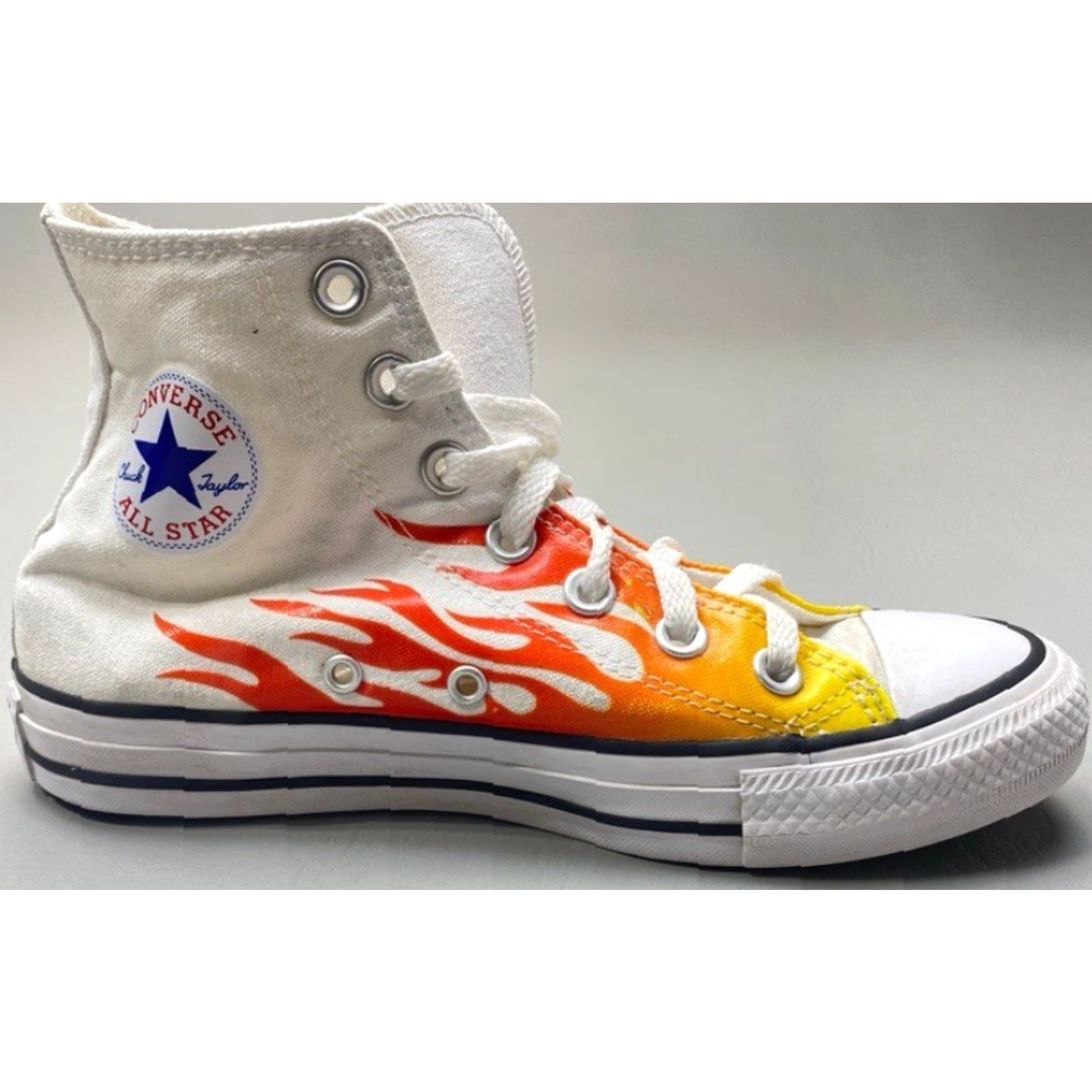 Converse VINTAGE Converse Chuck Taylor All Star Hi Flames White Red Womens Size 6 Sneakers 1356 Size US 6 / IT 36 - 5 Thumbnail