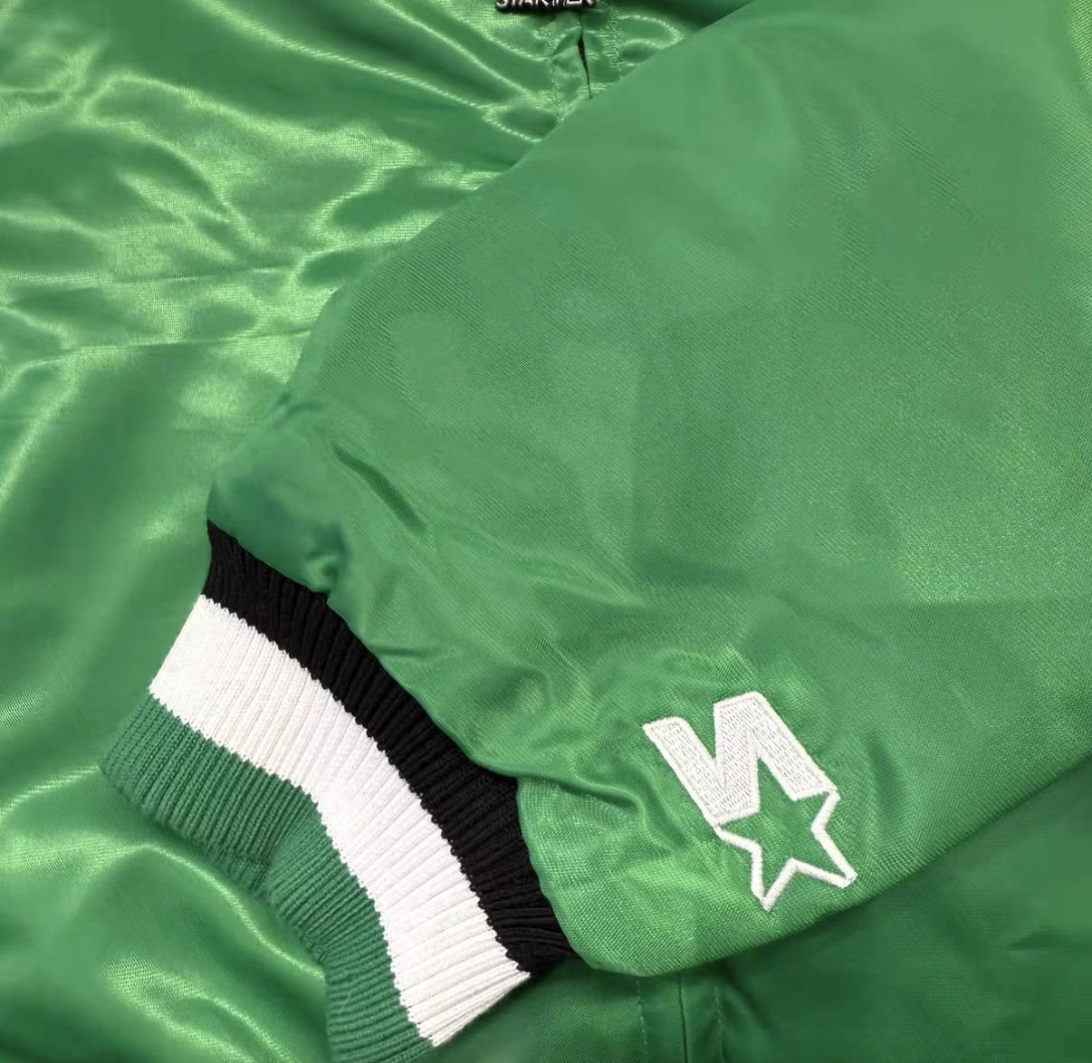 Starter STARTER x NBA Boston Celtics Satin Baseball Jacket J32 Size US M / EU 48-50 / 2 - 5 Thumbnail