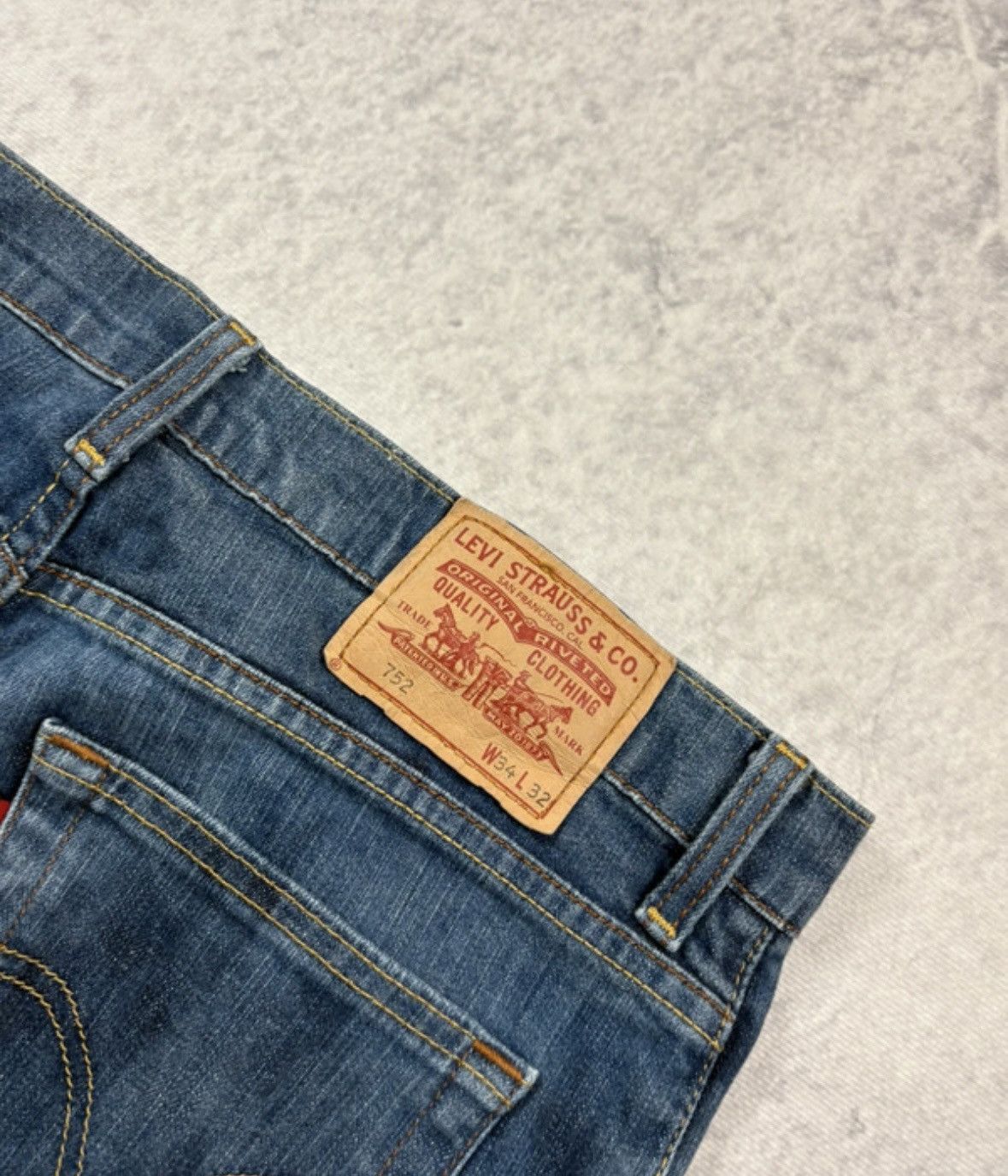 Levi's VINTAGE LEVIS 752 RARE UNIQUE ULTRA WASHED 90S Size US 33 - 8 Thumbnail