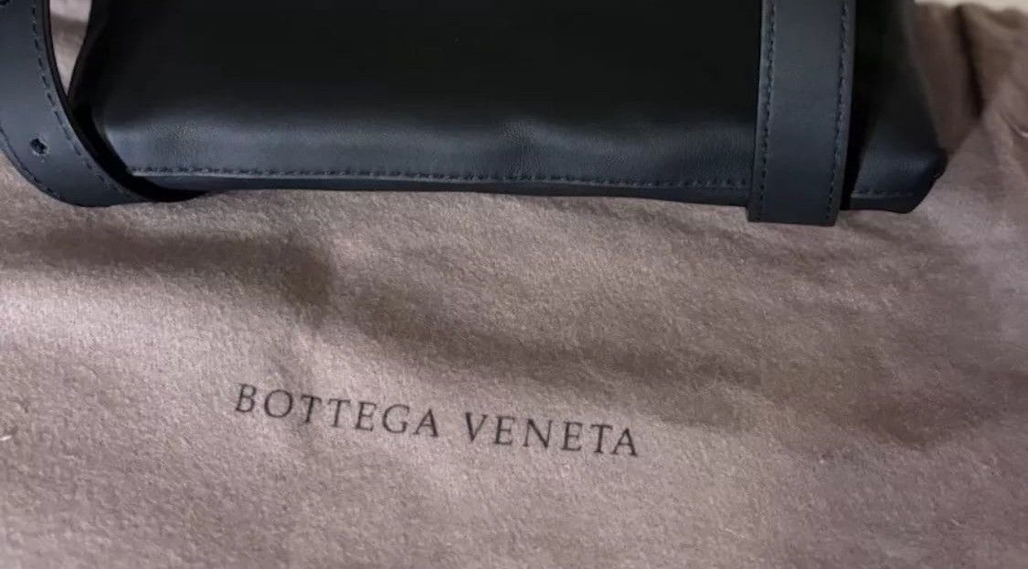Bottega Veneta Intrecciato Leather Messenger Bag UNISEX Black Size ONE SIZE - 6 Thumbnail