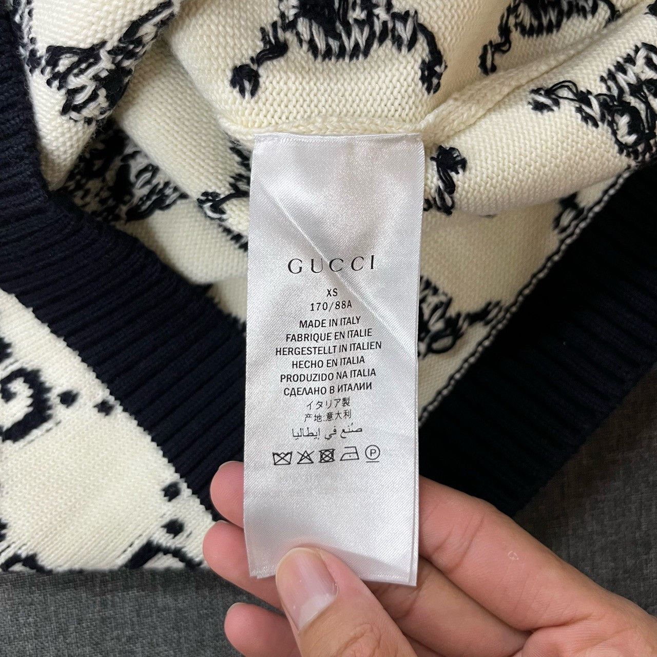 Gucci Gucci White full logo sweater 2501-Nextarrow Size US XS / EU 42 / 0 - 6 Thumbnail